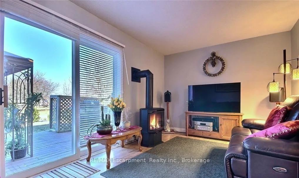 Photo 6 of Unit 6, 38 Elma Street, St. Catharines, Lakeport — HOMEH