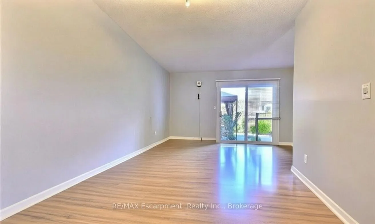Photo 11 of Unit 6, 38 Elma Street, St. Catharines, Lakeport — HOMEH