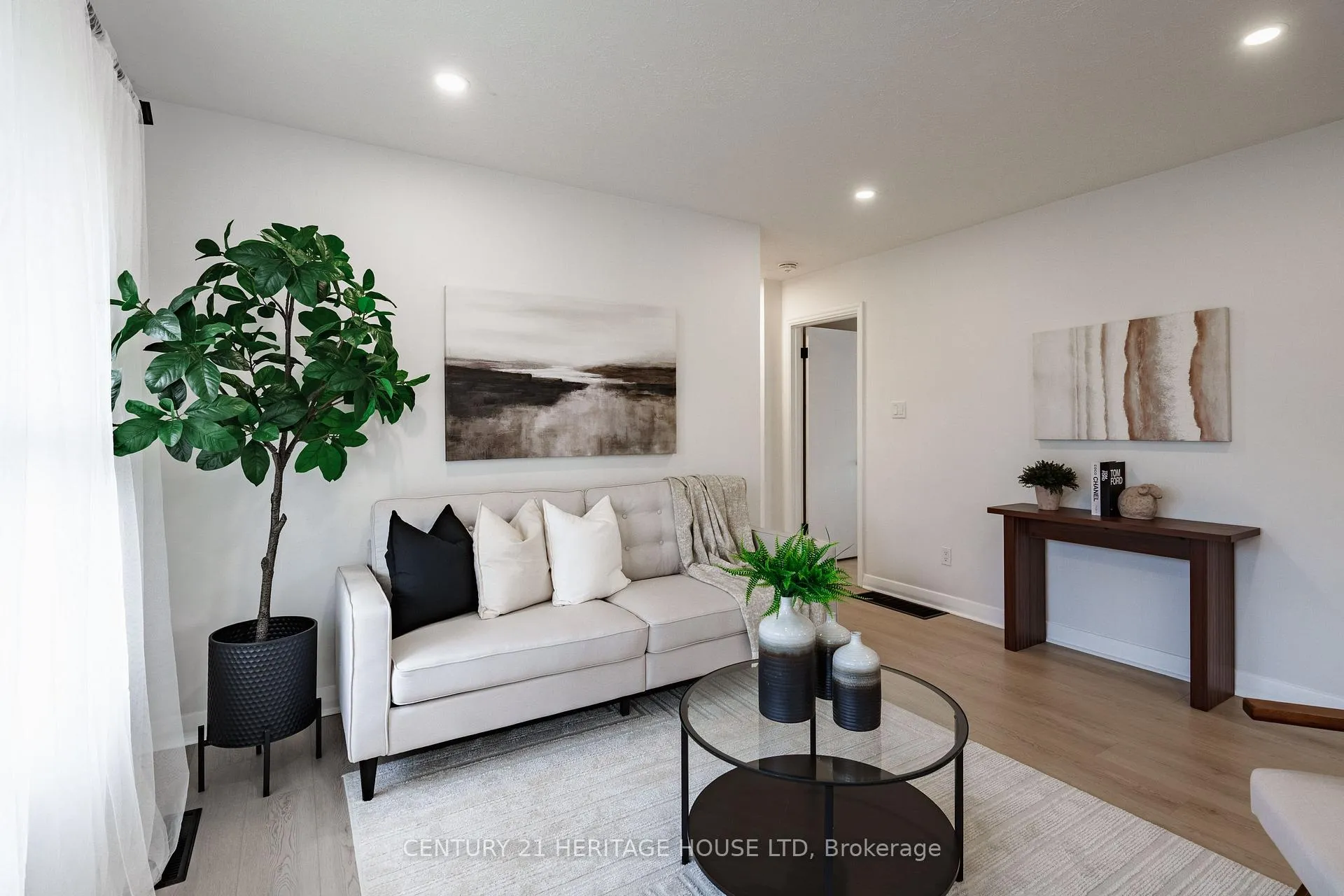 Photo 3 of 148 Glastonbury Crescent, Stratford — HOMEH