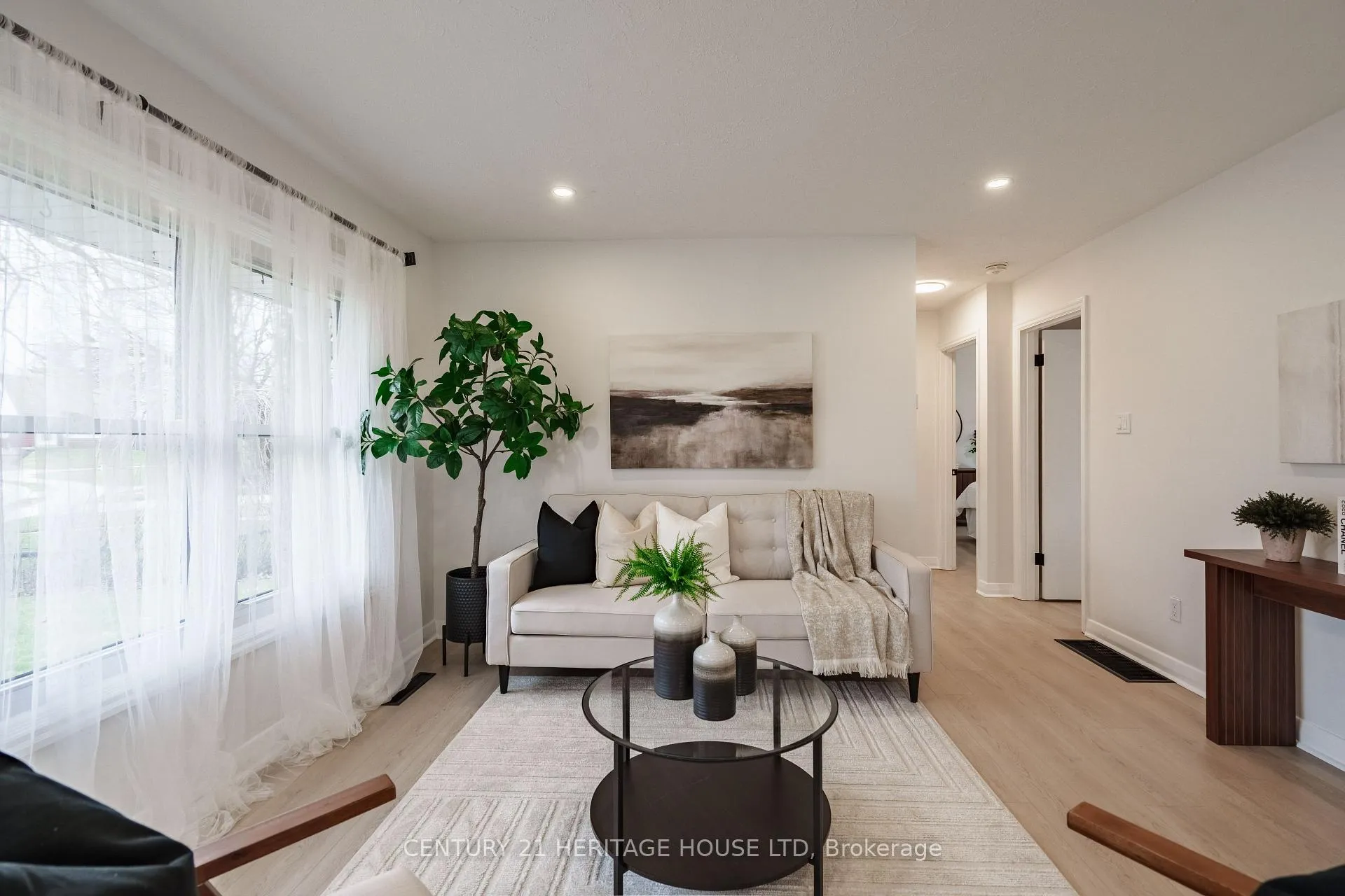 Photo 4 of 148 Glastonbury Crescent, Stratford — HOMEH