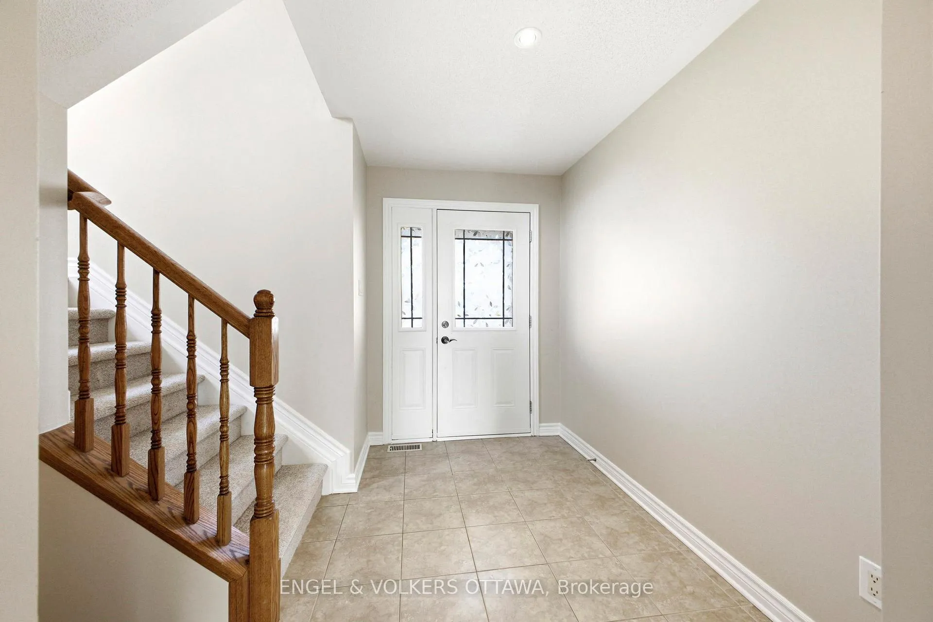 Photo 4 of 234 Branthaven Street, Ottawa, Avalon East — HOMEH