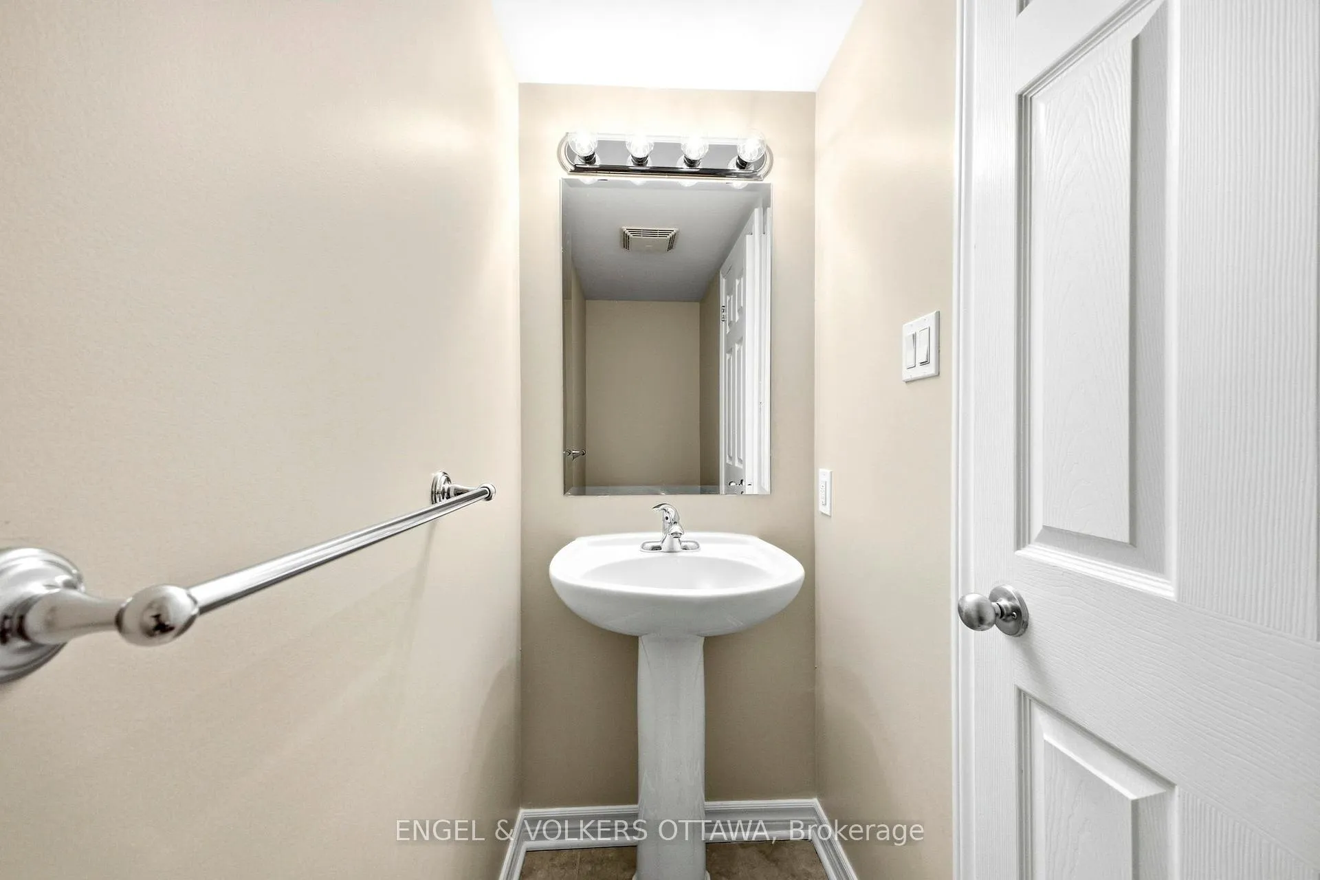 Photo 5 of 234 Branthaven Street, Ottawa, Avalon East — HOMEH
