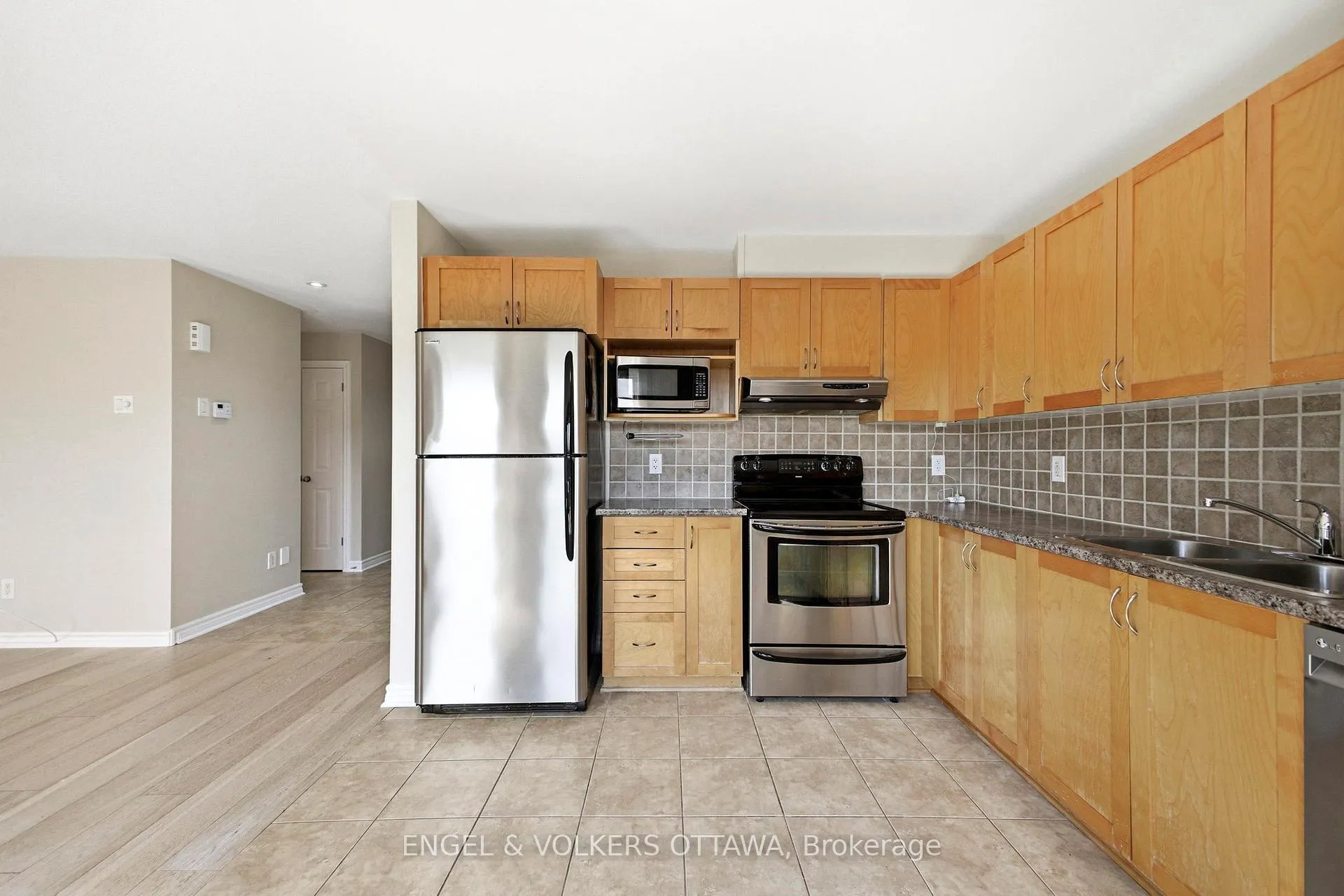 Photo 8 of 234 Branthaven Street, Ottawa, Avalon East — HOMEH
