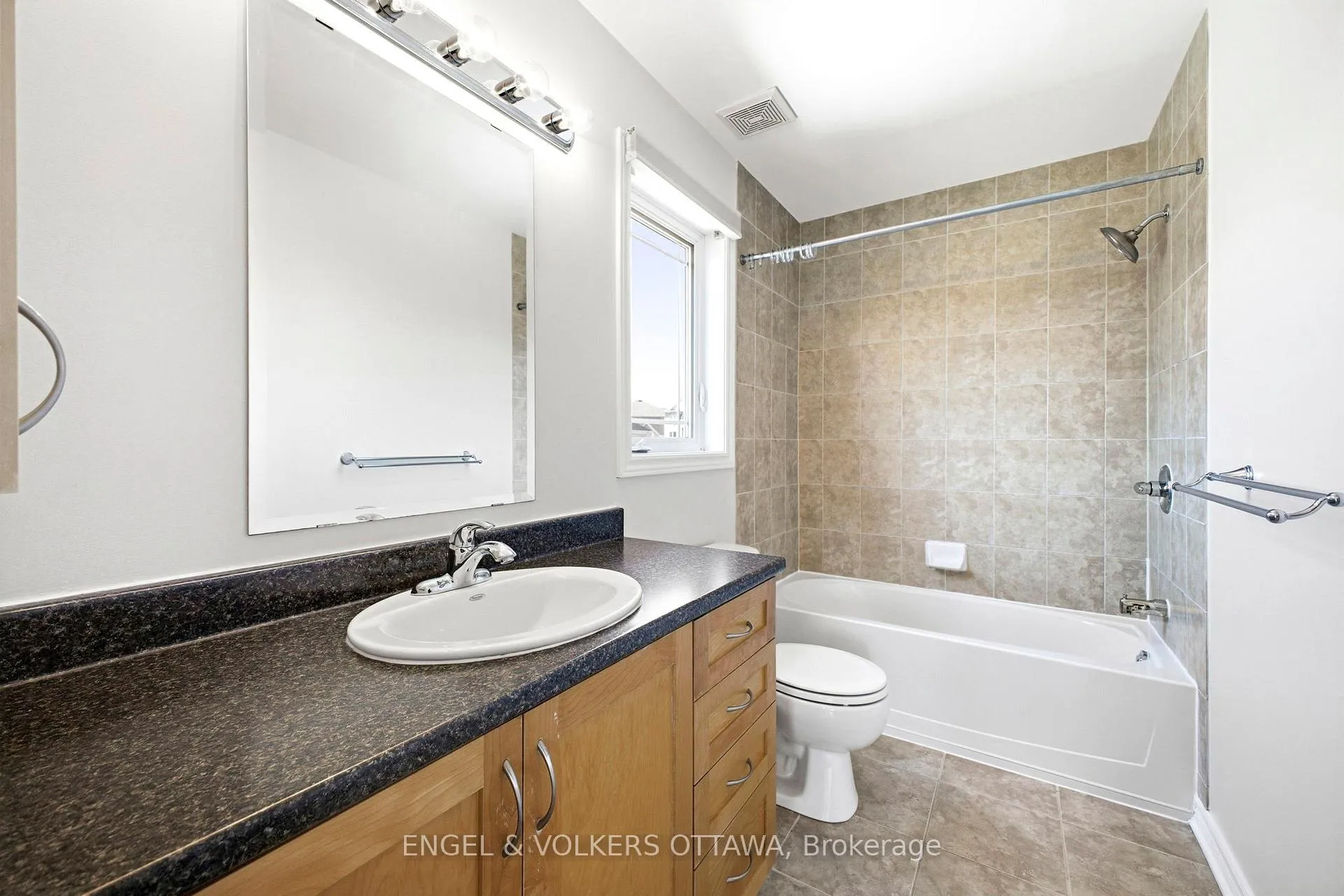 Photo 12 of 234 Branthaven Street, Ottawa, Avalon East — HOMEH