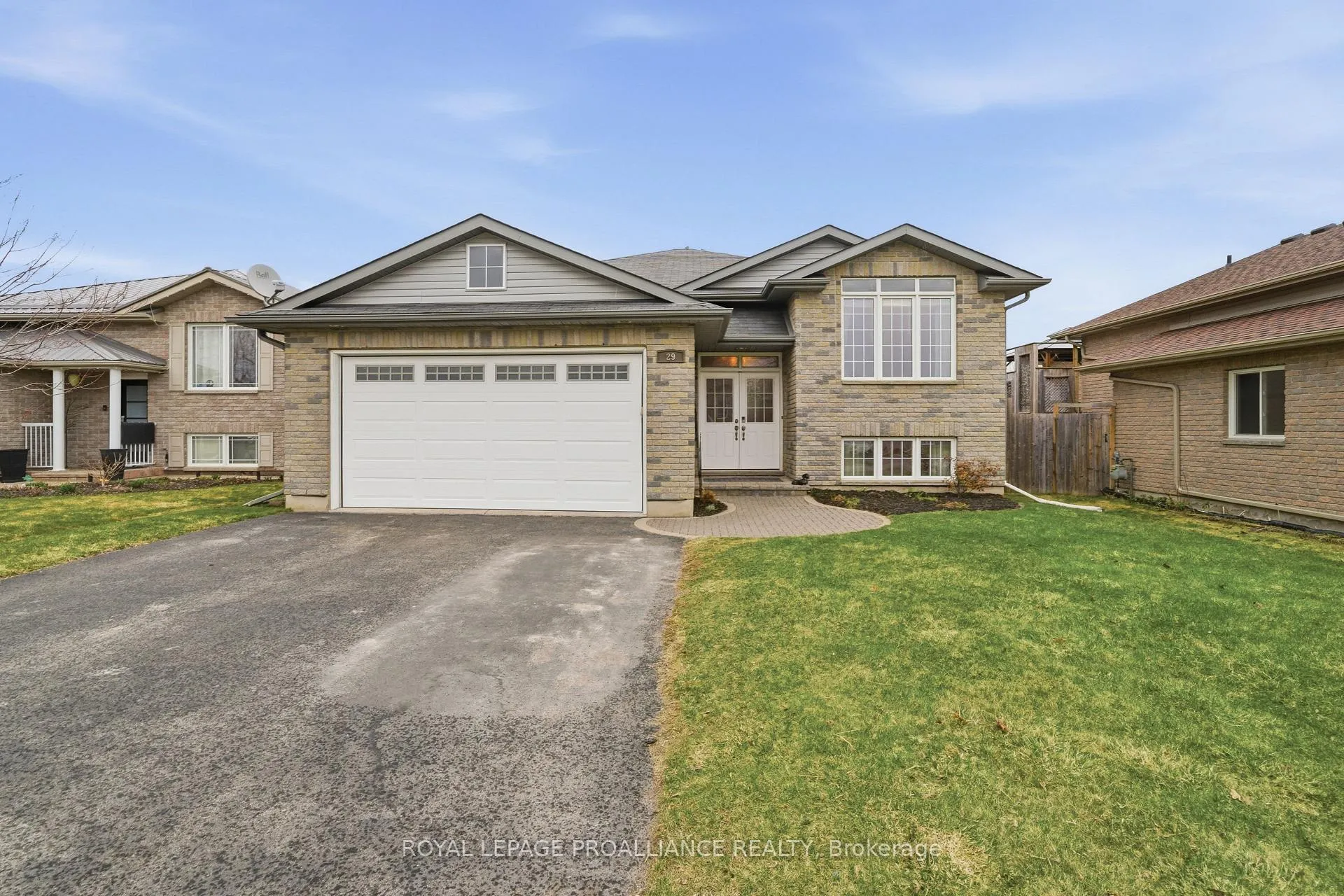 Photo 2 of 29 Ridgeview Lane, Quinte West, Sidney Ward — HOMEH