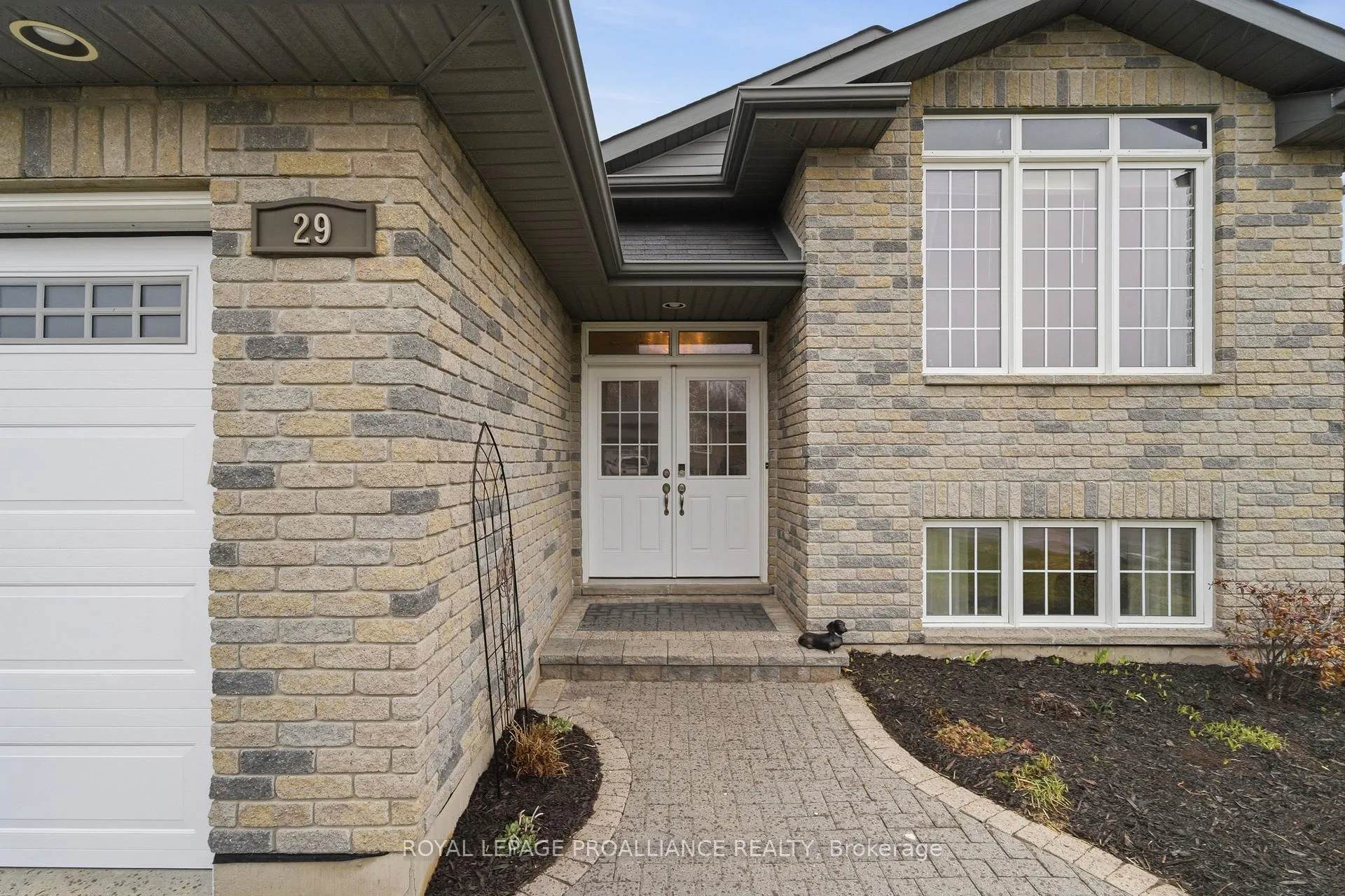 Photo 3 of 29 Ridgeview Lane, Quinte West, Sidney Ward — HOMEH