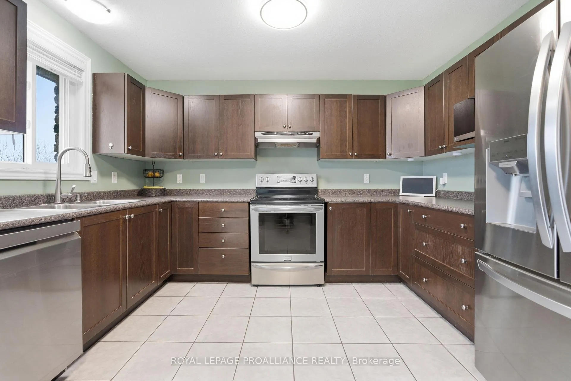 Photo 14 of 29 Ridgeview Lane, Quinte West, Sidney Ward — HOMEH