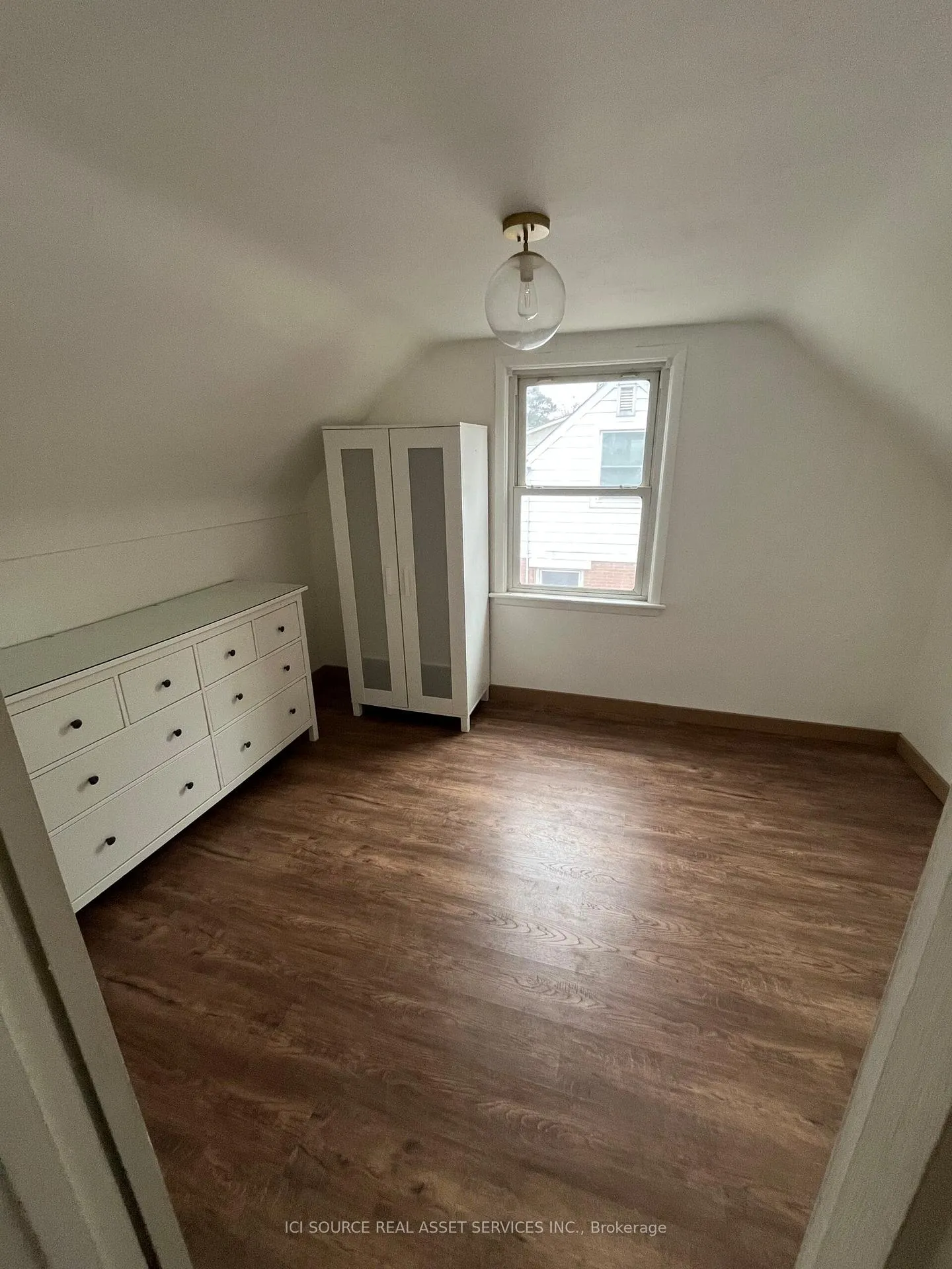 Photo 3 of 22 Mckay Road, Hamilton, Dundas — HOMEH