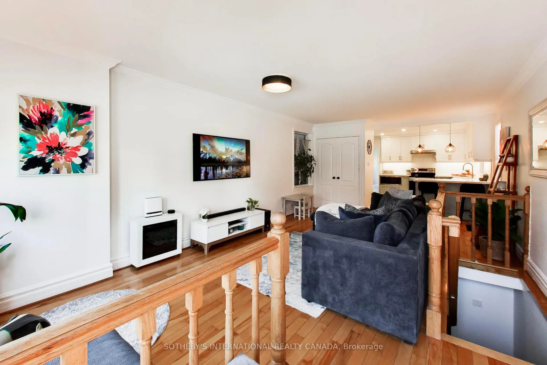 Photo 5 of 302 Boon Avenue, Toronto, Caledonia-Fairbank — HOMEH