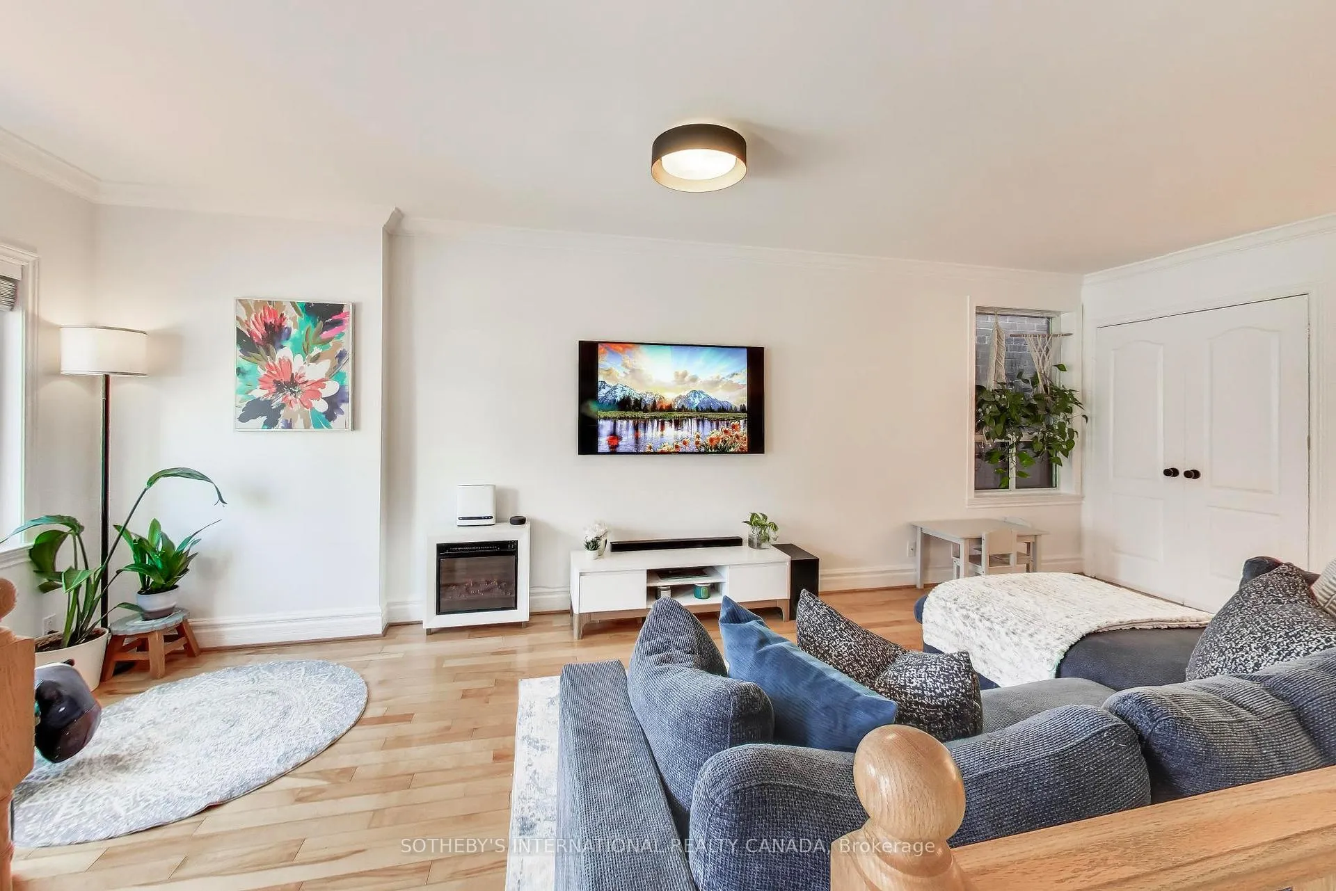 Photo 6 of 302 Boon Avenue, Toronto, Caledonia-Fairbank — HOMEH
