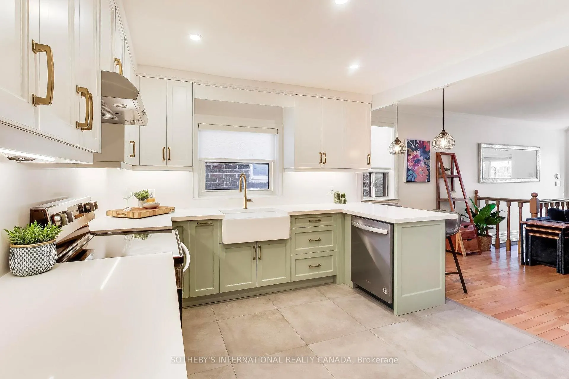 Photo 10 of 302 Boon Avenue, Toronto, Caledonia-Fairbank — HOMEH