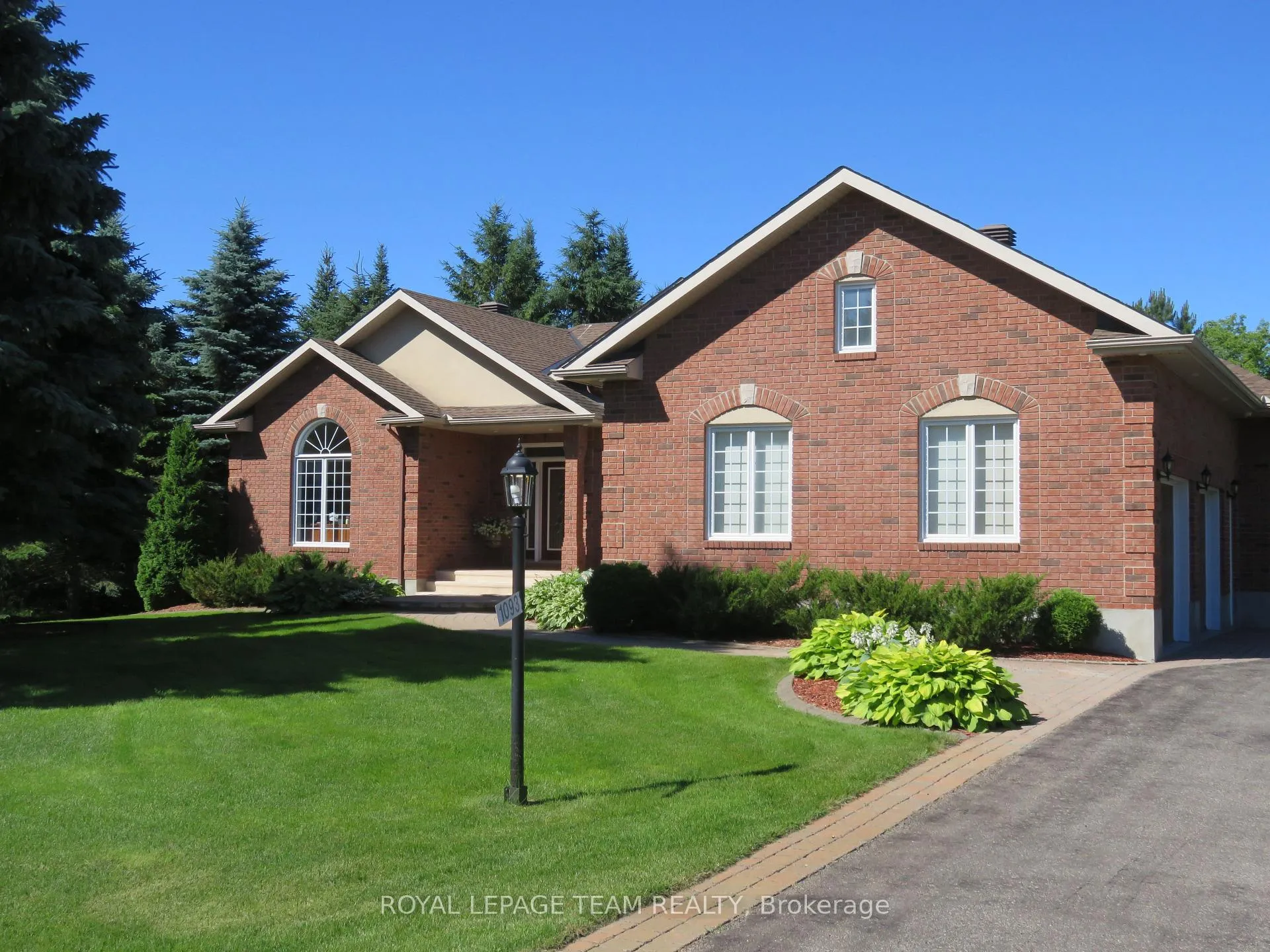 Photo 2 of 1093 Pegasus Crescent, Ottawa, Greely — HOMEH