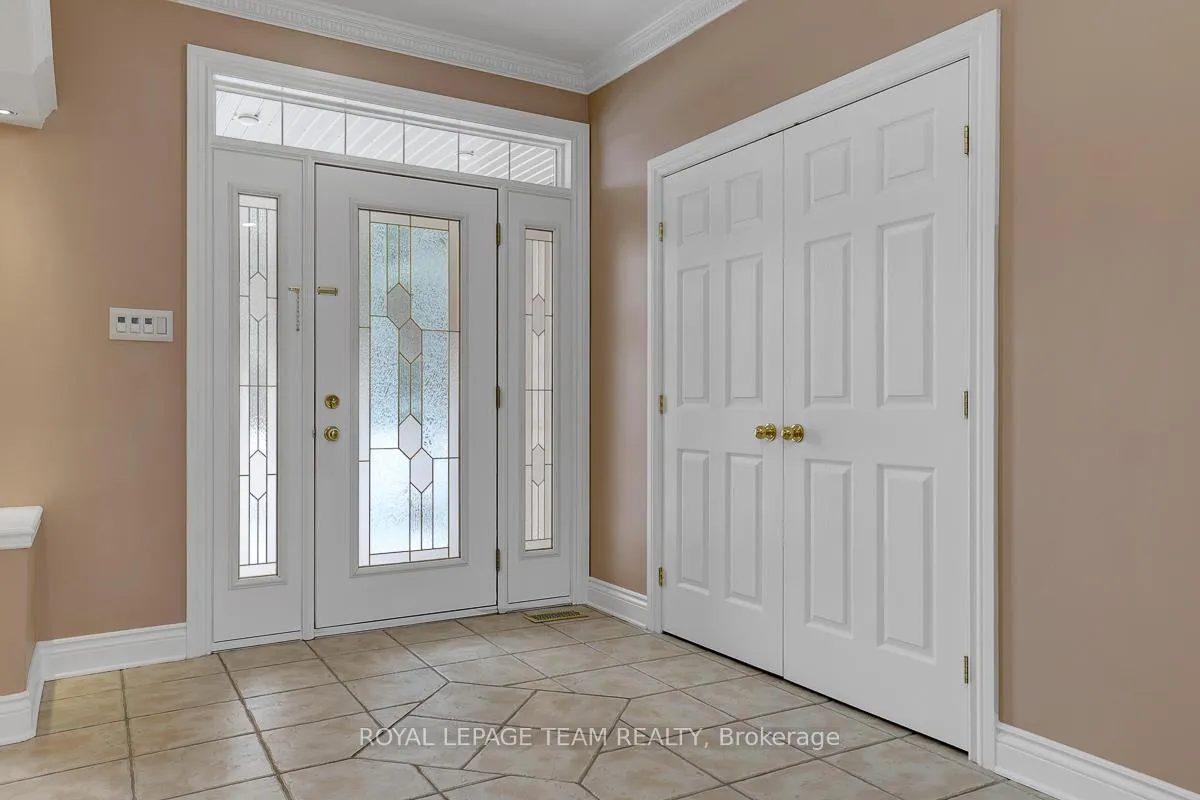 Photo 3 of 1093 Pegasus Crescent, Ottawa, Greely — HOMEH