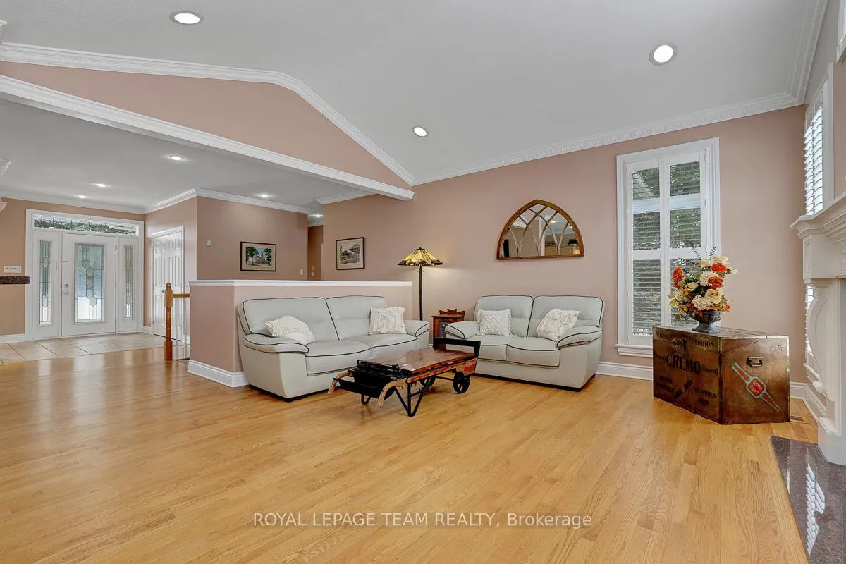 Photo 8 of 1093 Pegasus Crescent, Ottawa, Greely — HOMEH