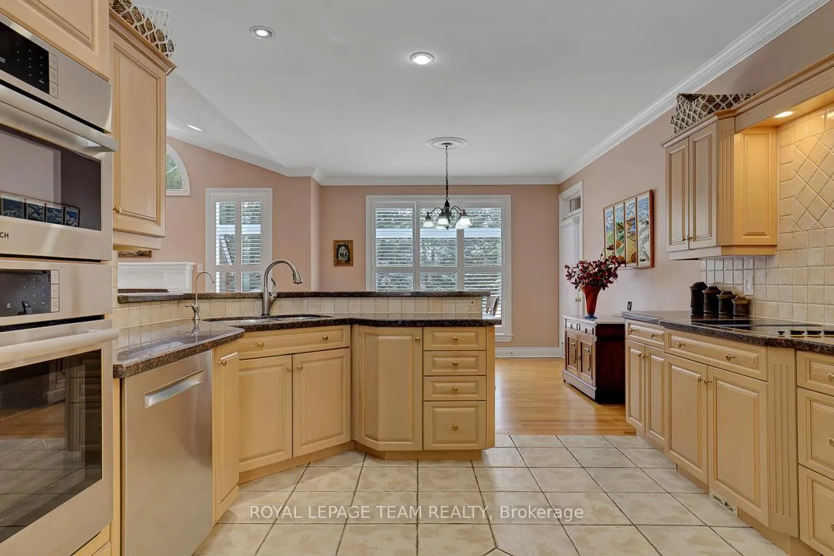 Photo 10 of 1093 Pegasus Crescent, Ottawa, Greely — HOMEH