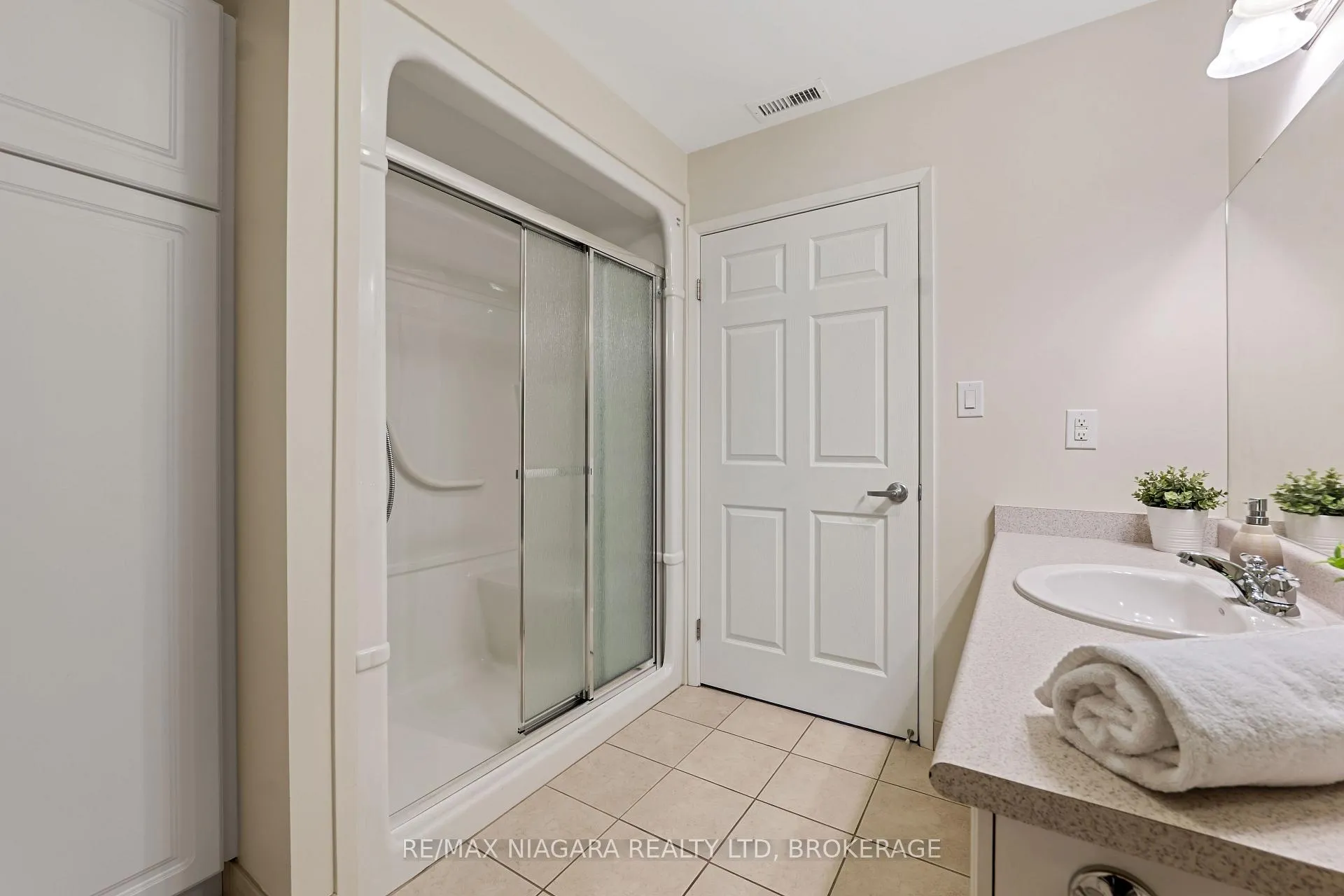 Photo 15 of Unit 202, 141 Vansickle Road, St. Catharines, Rykert/Vansickle — HOMEH