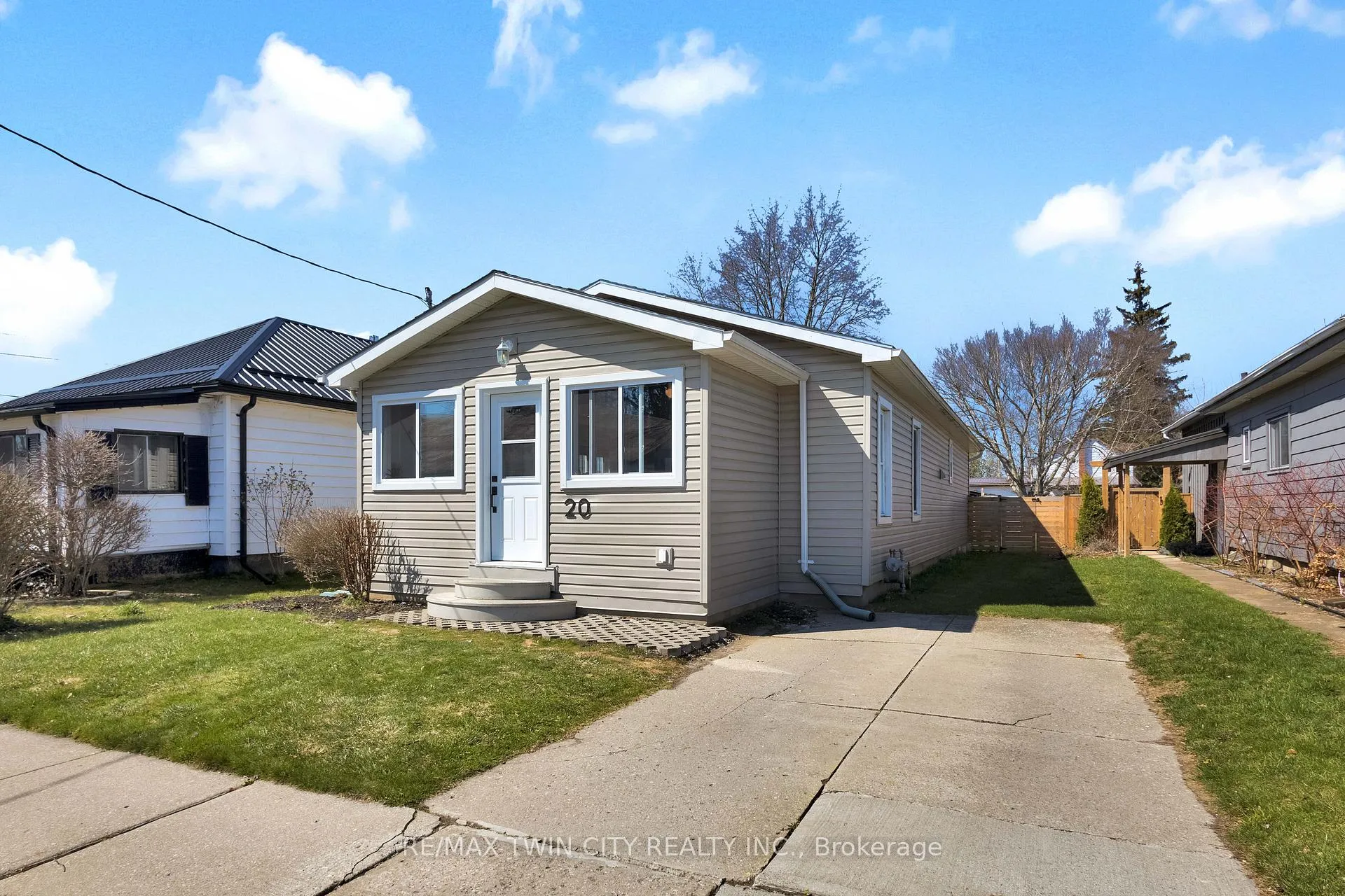 Photo 2 of 20 East Street, Norfolk, Simcoe — HOMEH