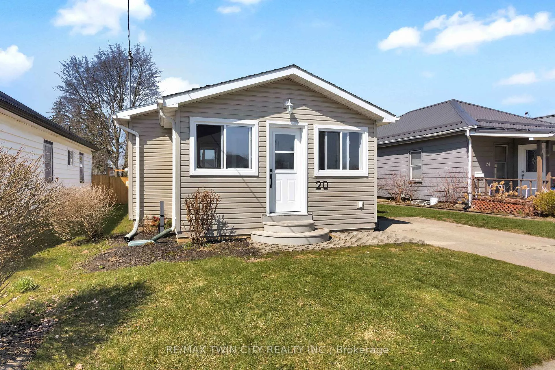 Photo 3 of 20 East Street, Norfolk, Simcoe — HOMEH