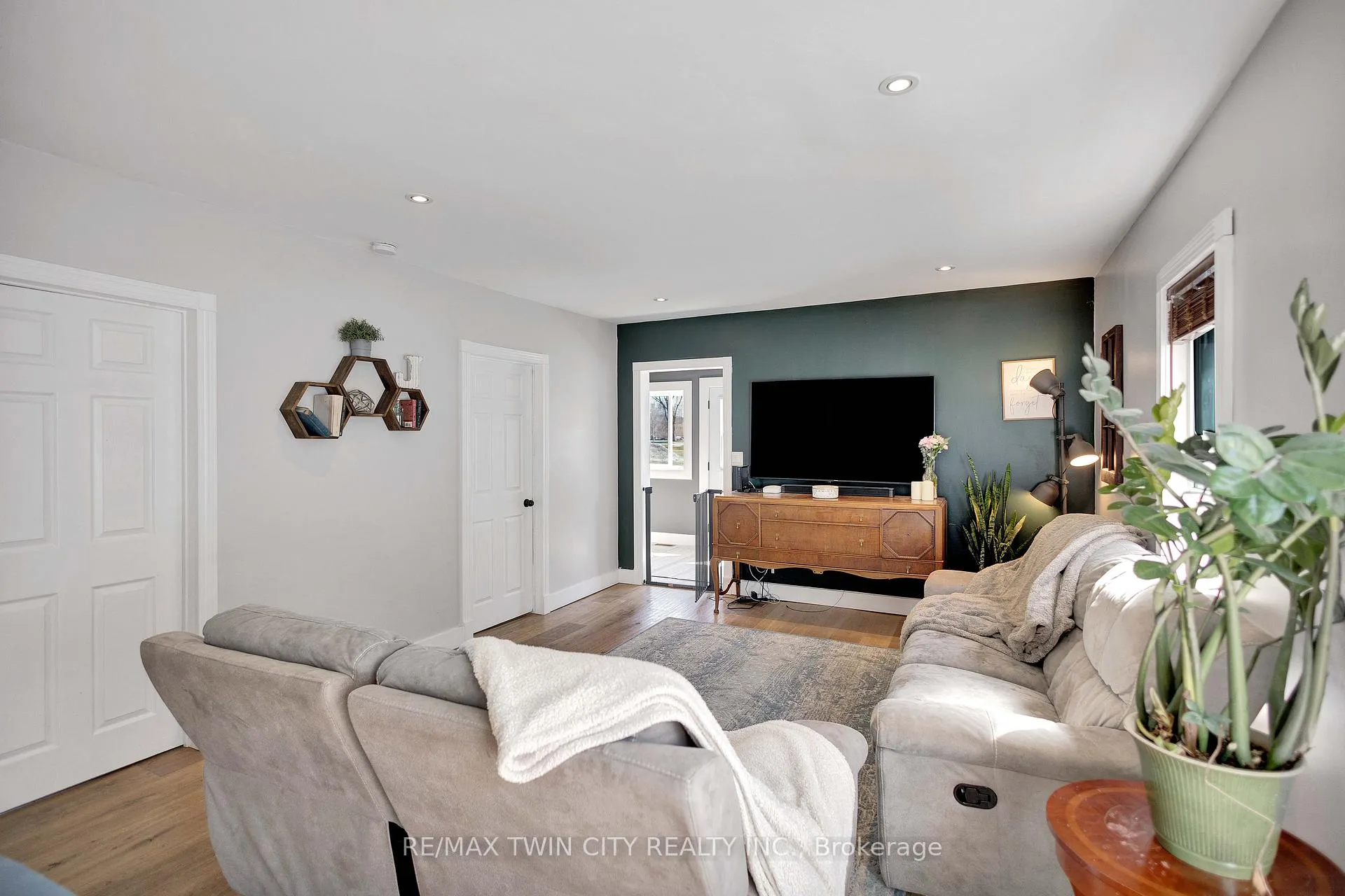 Photo 8 of 20 East Street, Norfolk, Simcoe — HOMEH