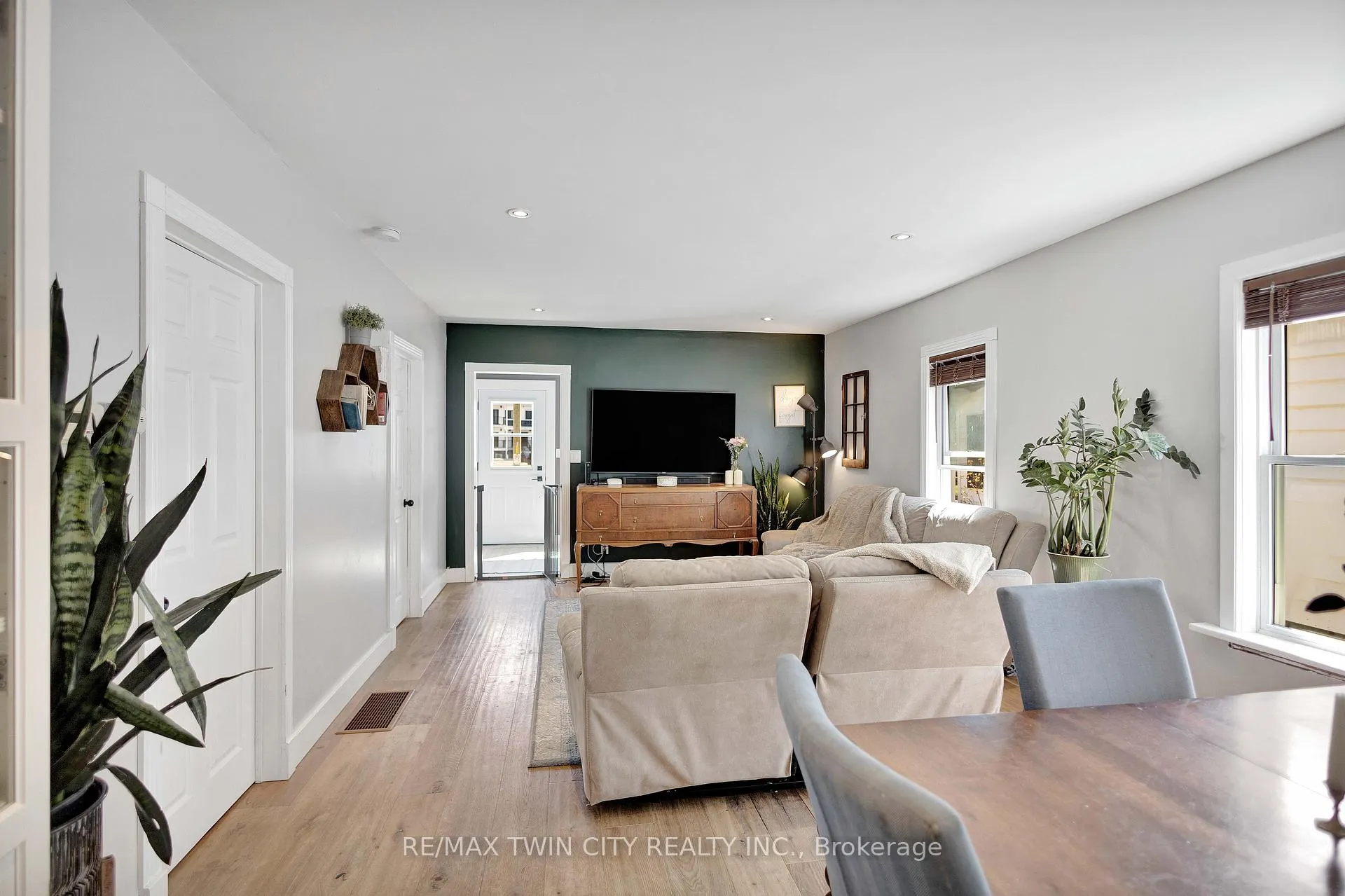 Photo 9 of 20 East Street, Norfolk, Simcoe — HOMEH