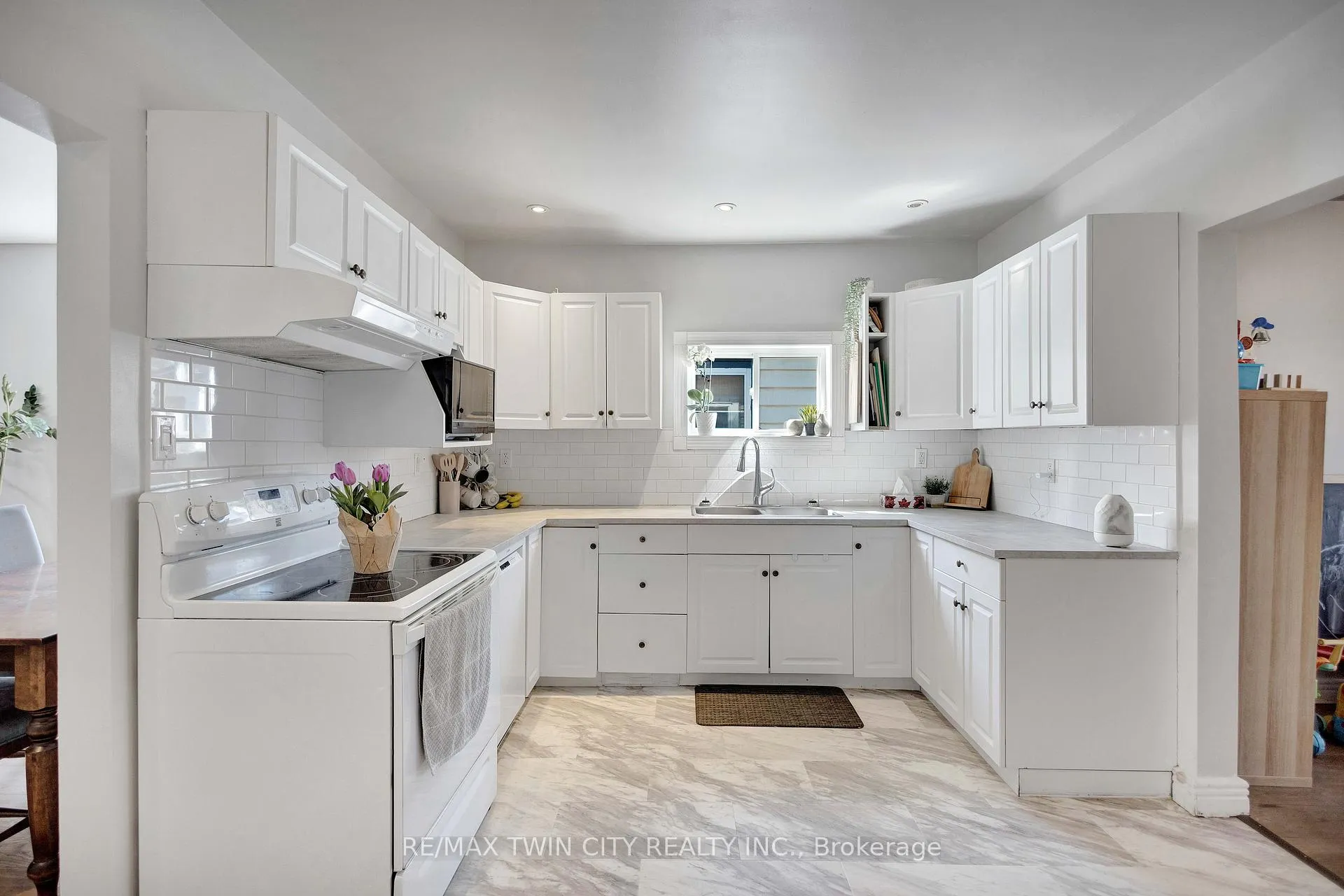 Photo 12 of 20 East Street, Norfolk, Simcoe — HOMEH