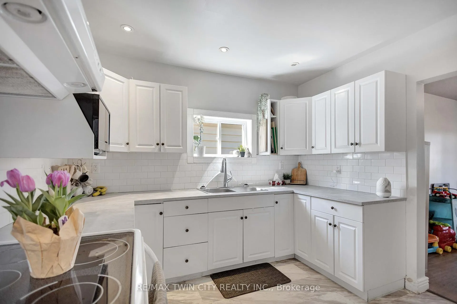Photo 13 of 20 East Street, Norfolk, Simcoe — HOMEH