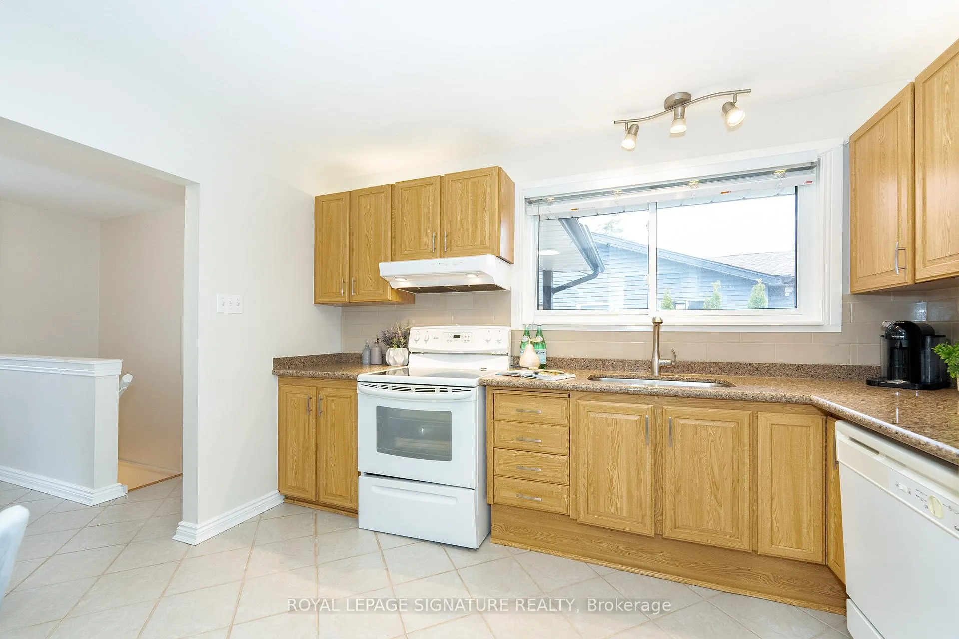 Photo 18 of 163 Simpson Road, Ajax, South East — HOMEH