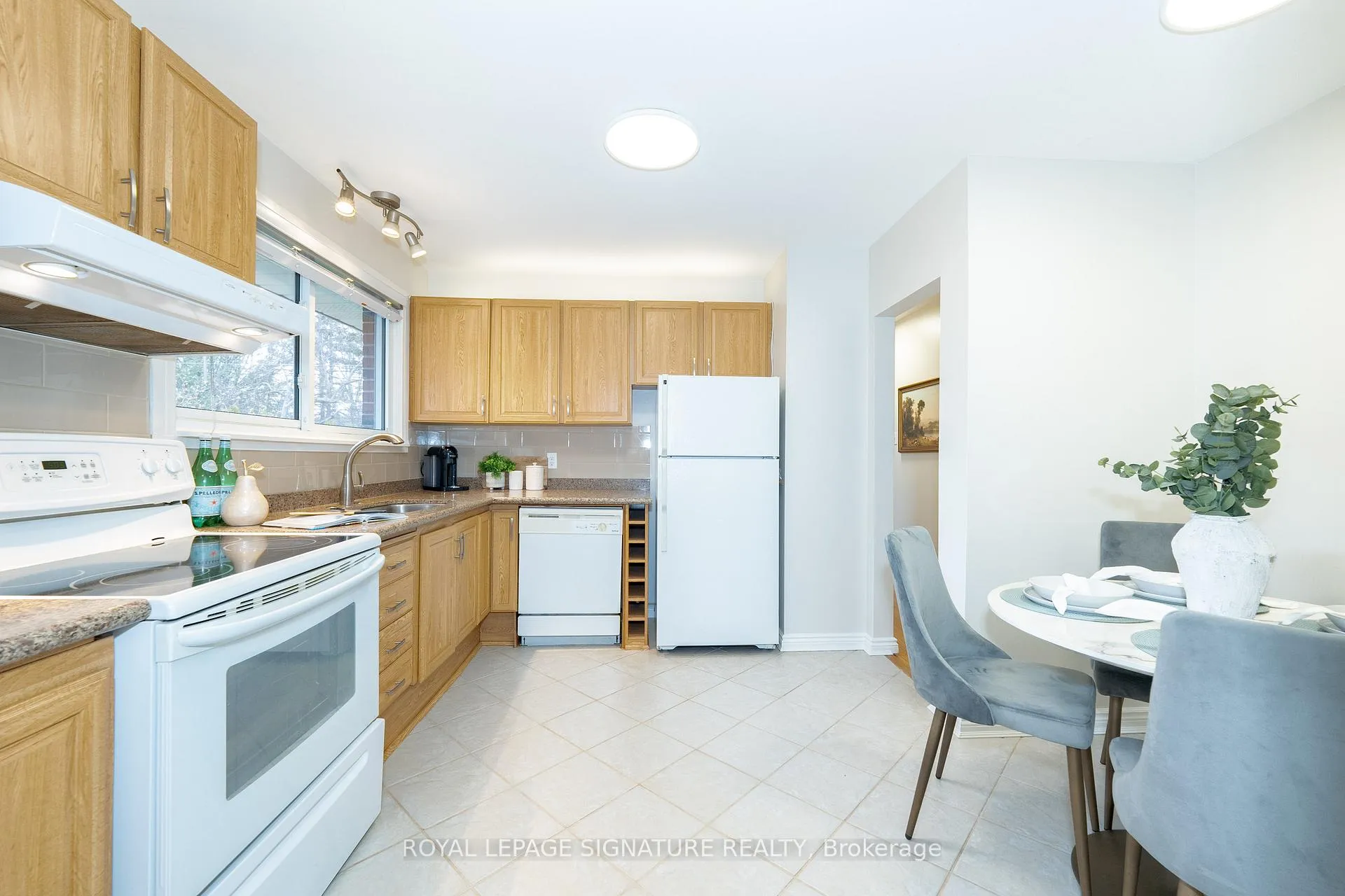 Photo 20 of 163 Simpson Road, Ajax, South East — HOMEH