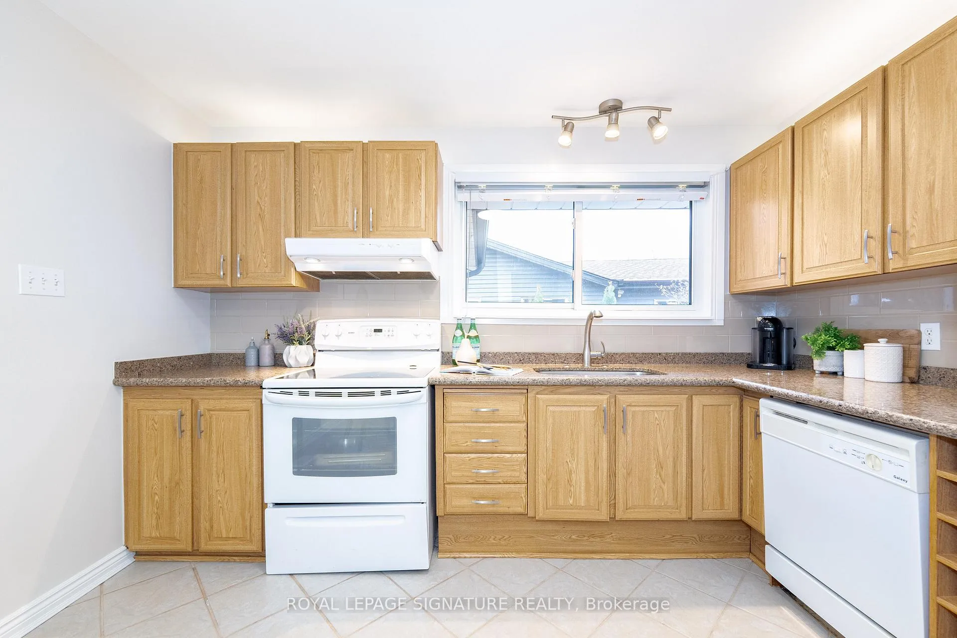 Photo 30 of 163 Simpson Road, Ajax, South East — HOMEH
