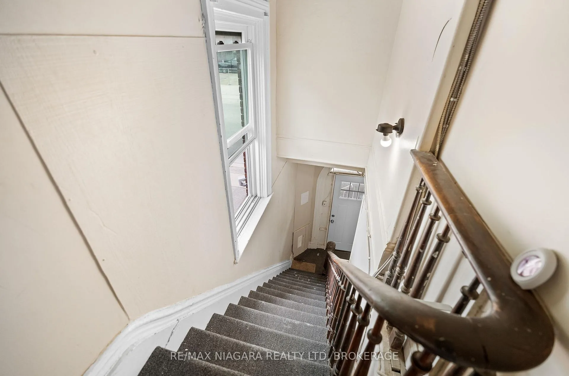 Photo 7 of 20 Niagara Street, St. Catharines, E. Chester — HOMEH