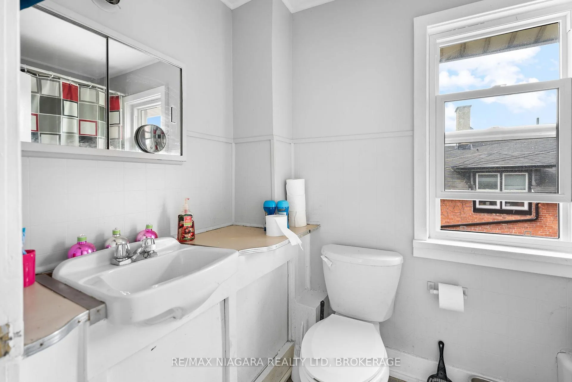 Photo 13 of 20 Niagara Street, St. Catharines, E. Chester — HOMEH