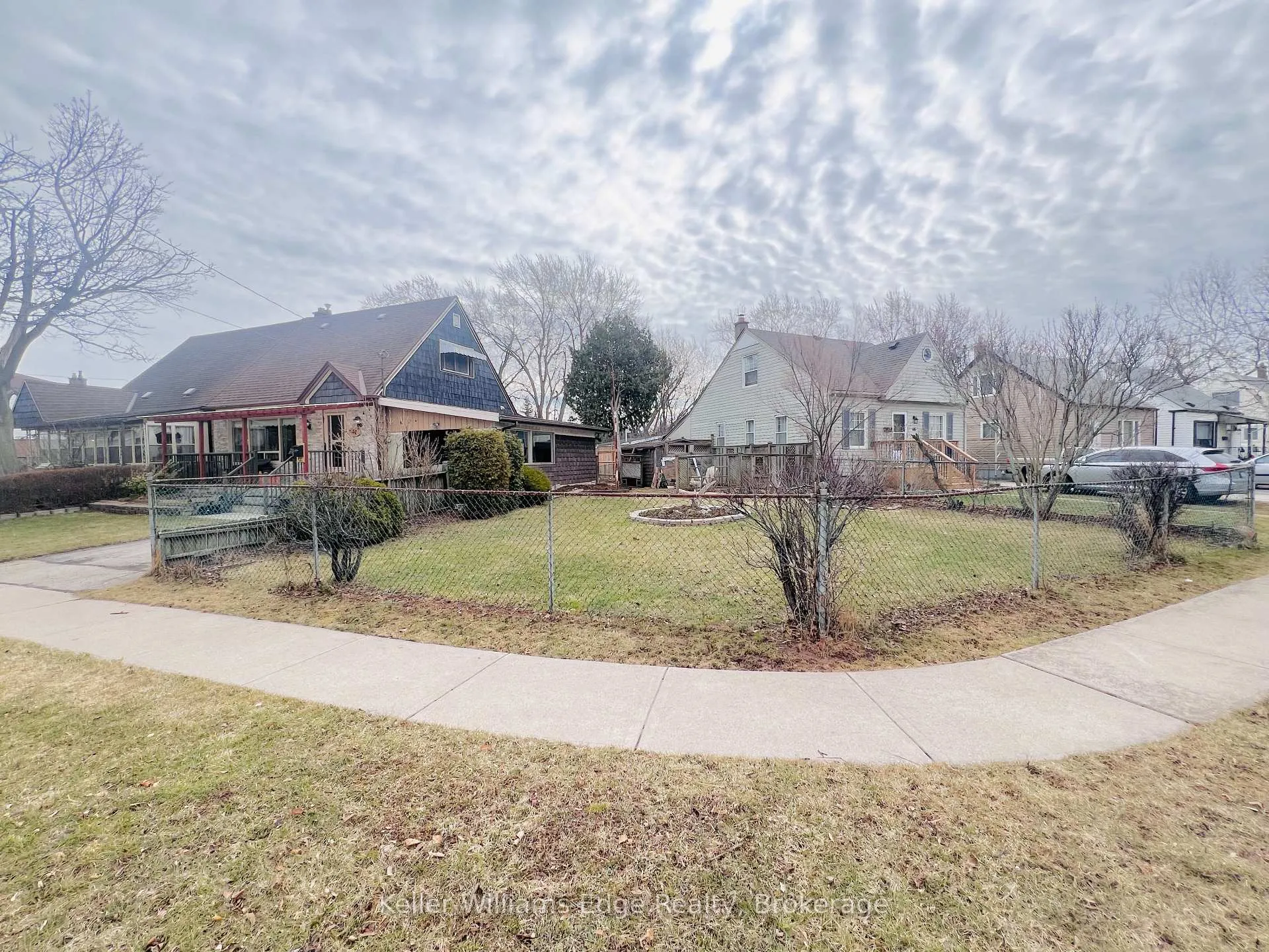 Photo 2 of 56 Eastvale Place, Hamilton, McQuesten — HOMEH