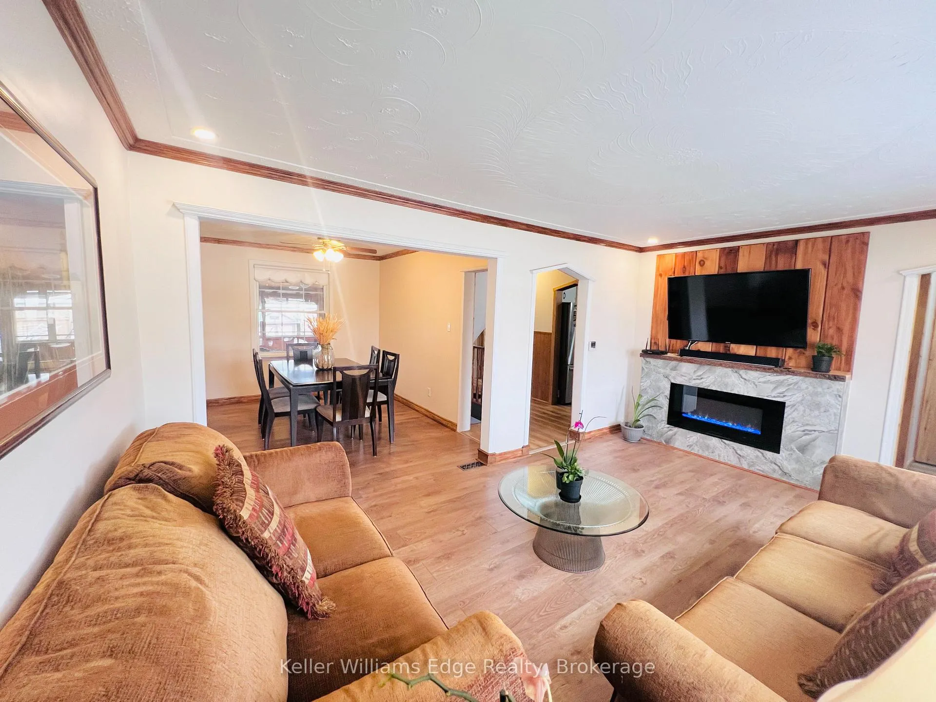 Photo 5 of 56 Eastvale Place, Hamilton, McQuesten — HOMEH