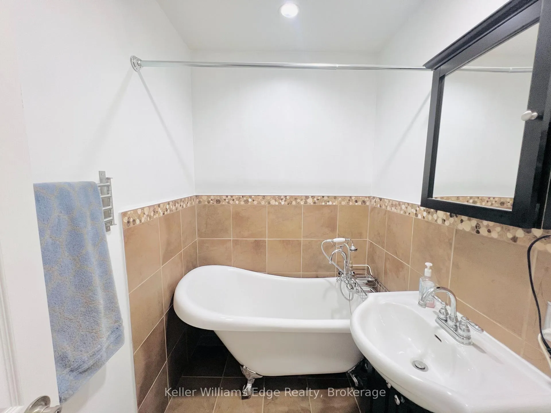 Photo 18 of 56 Eastvale Place, Hamilton, McQuesten — HOMEH