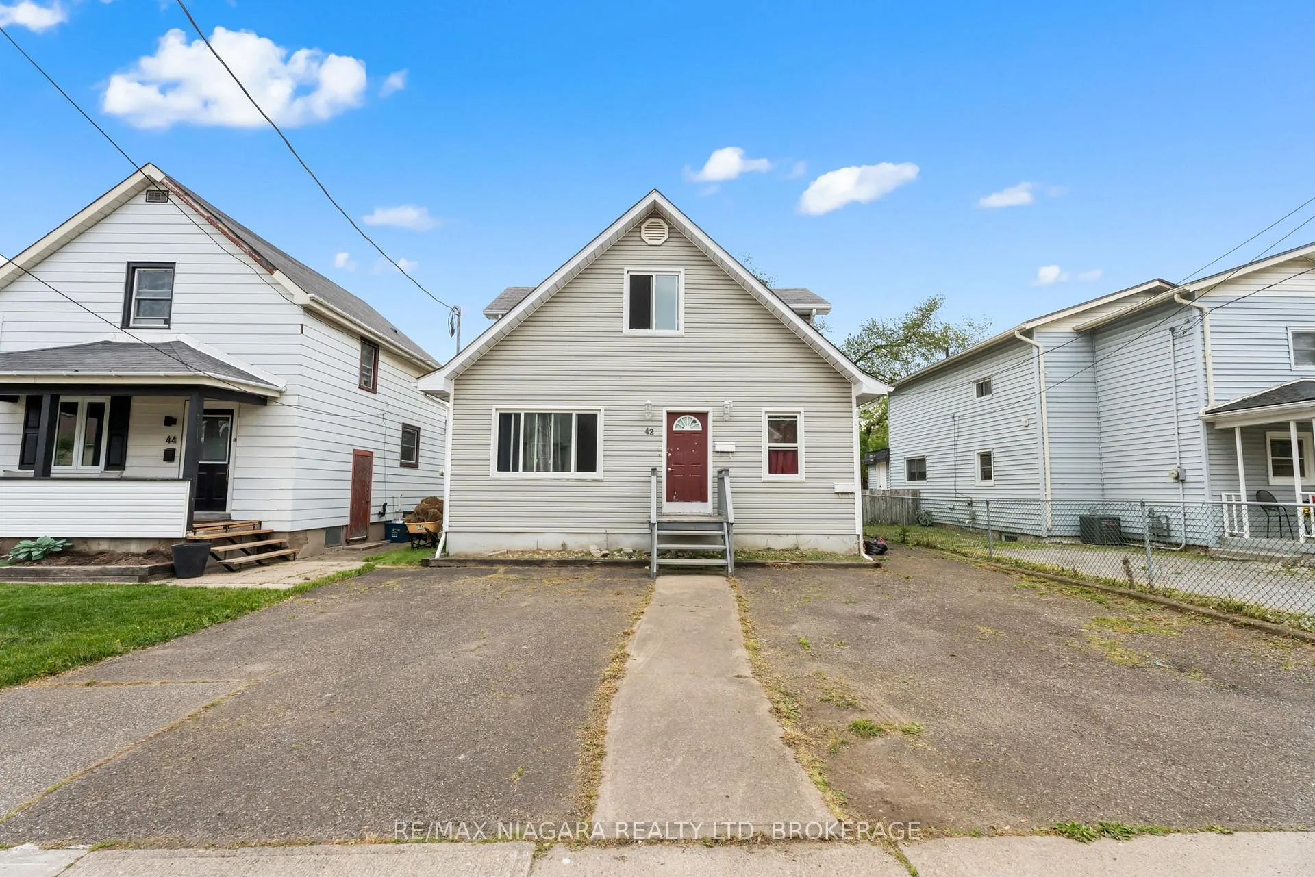 Photo 1 of 42 Vine Street, St. Catharines, E. Chester — HOMEH