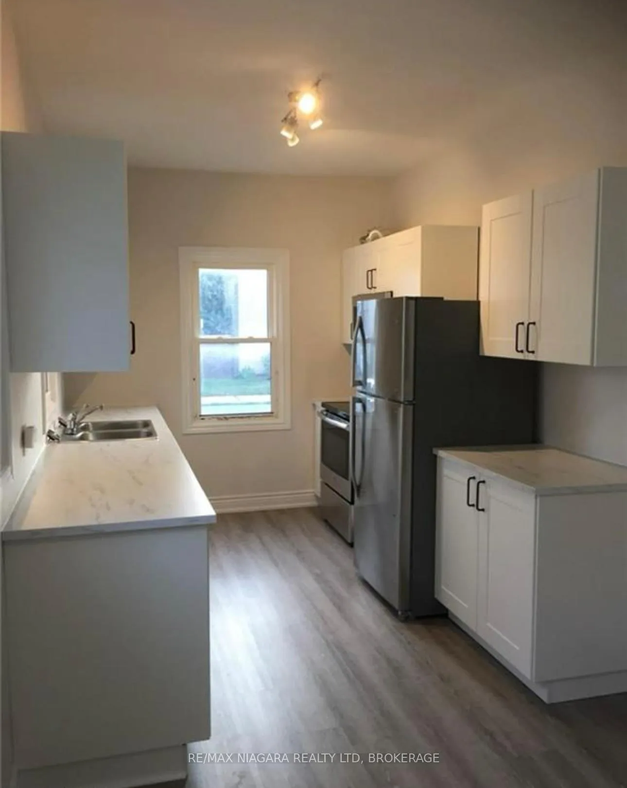 Photo 3 of 42 Vine Street, St. Catharines, E. Chester — HOMEH