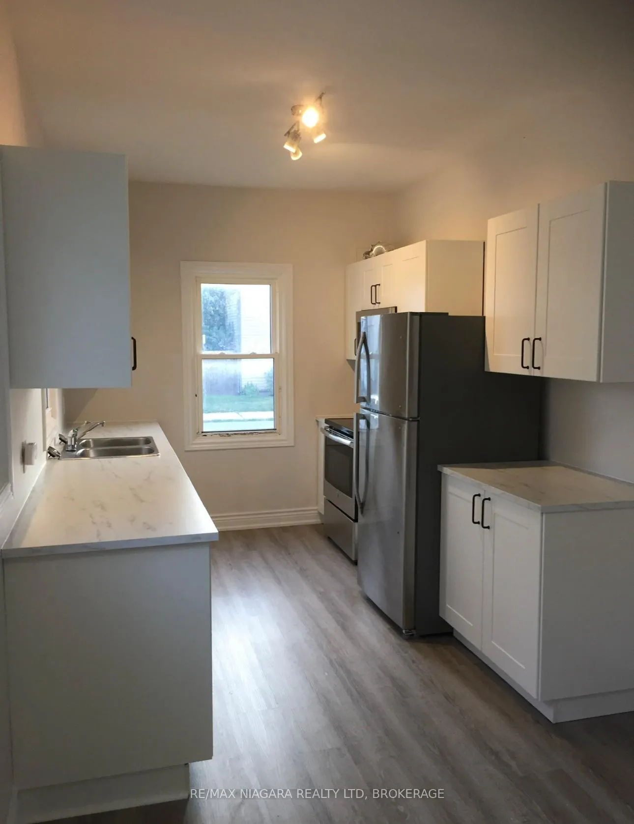 Photo 6 of 42 Vine Street, St. Catharines, E. Chester — HOMEH