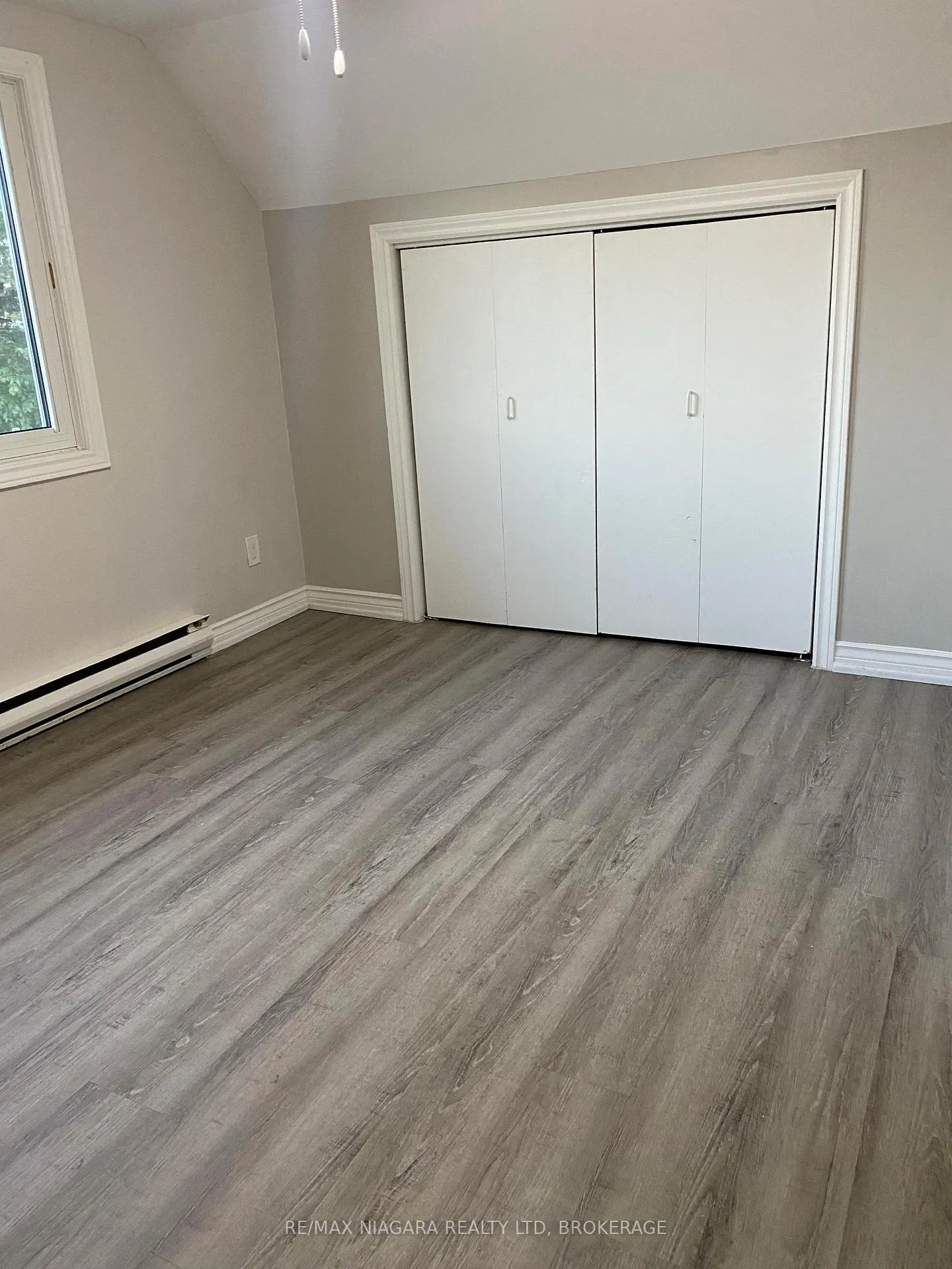 Photo 12 of 42 Vine Street, St. Catharines, E. Chester — HOMEH