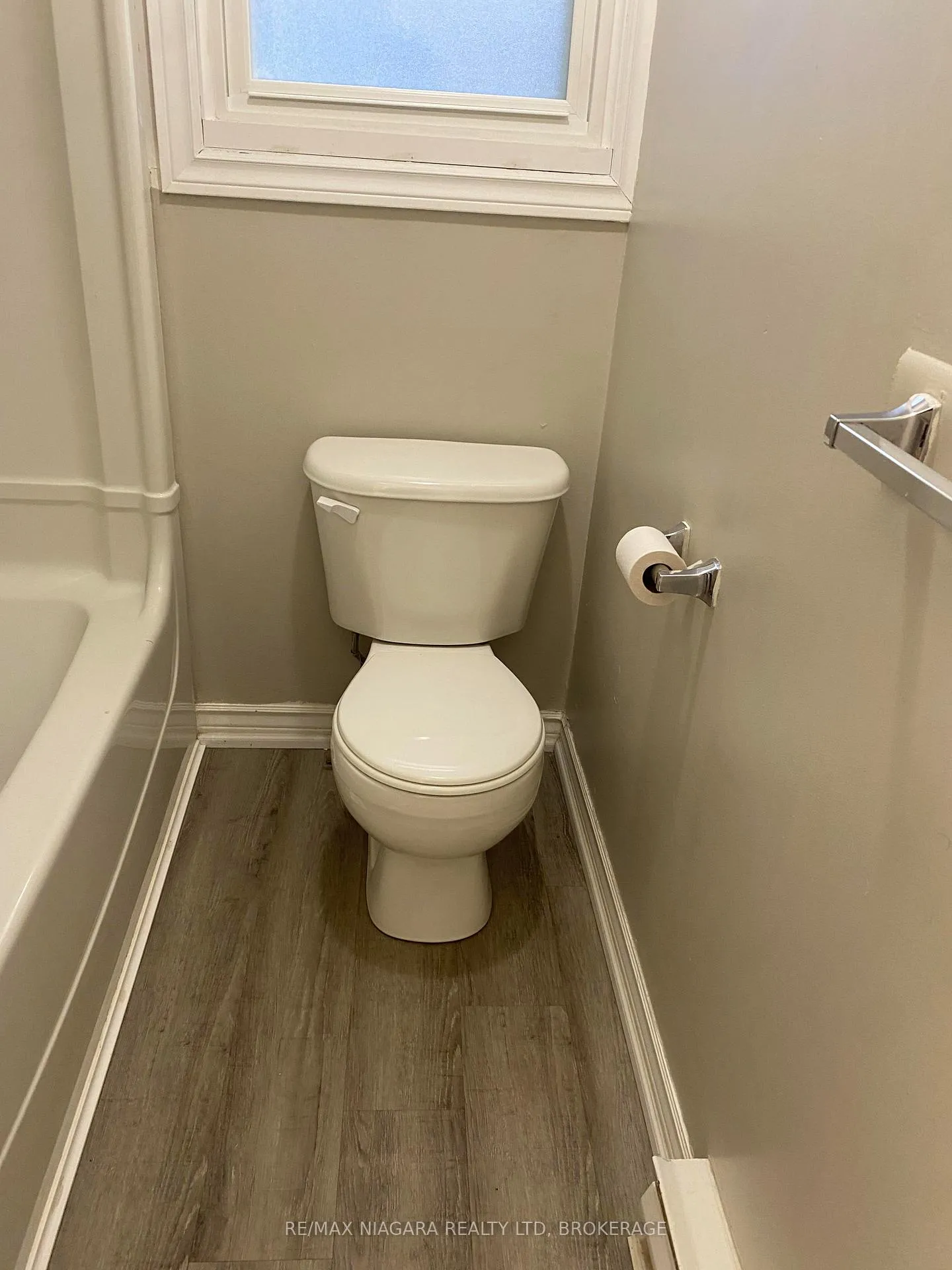 Photo 14 of 42 Vine Street, St. Catharines, E. Chester — HOMEH