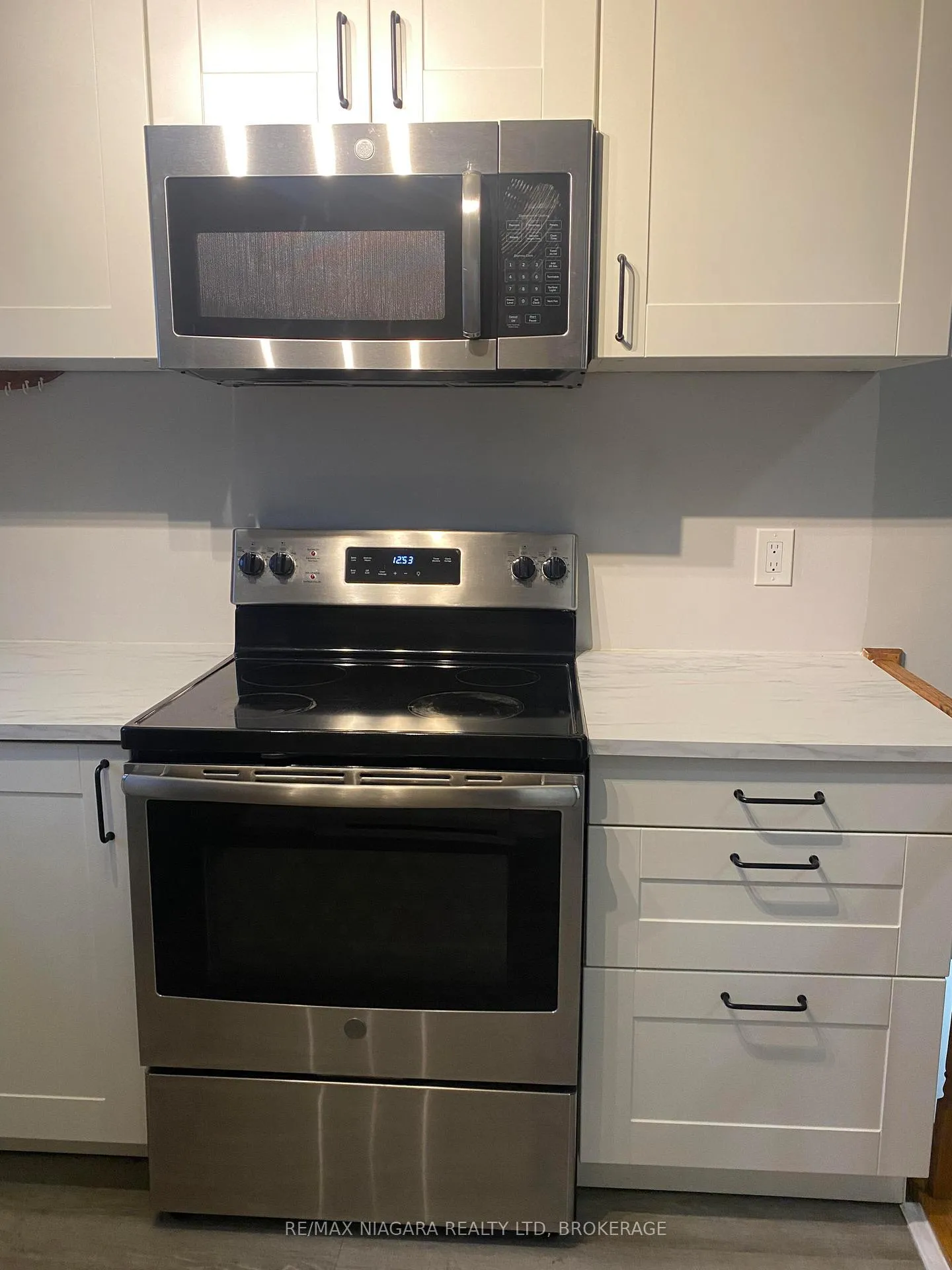 Photo 16 of 42 Vine Street, St. Catharines, E. Chester — HOMEH