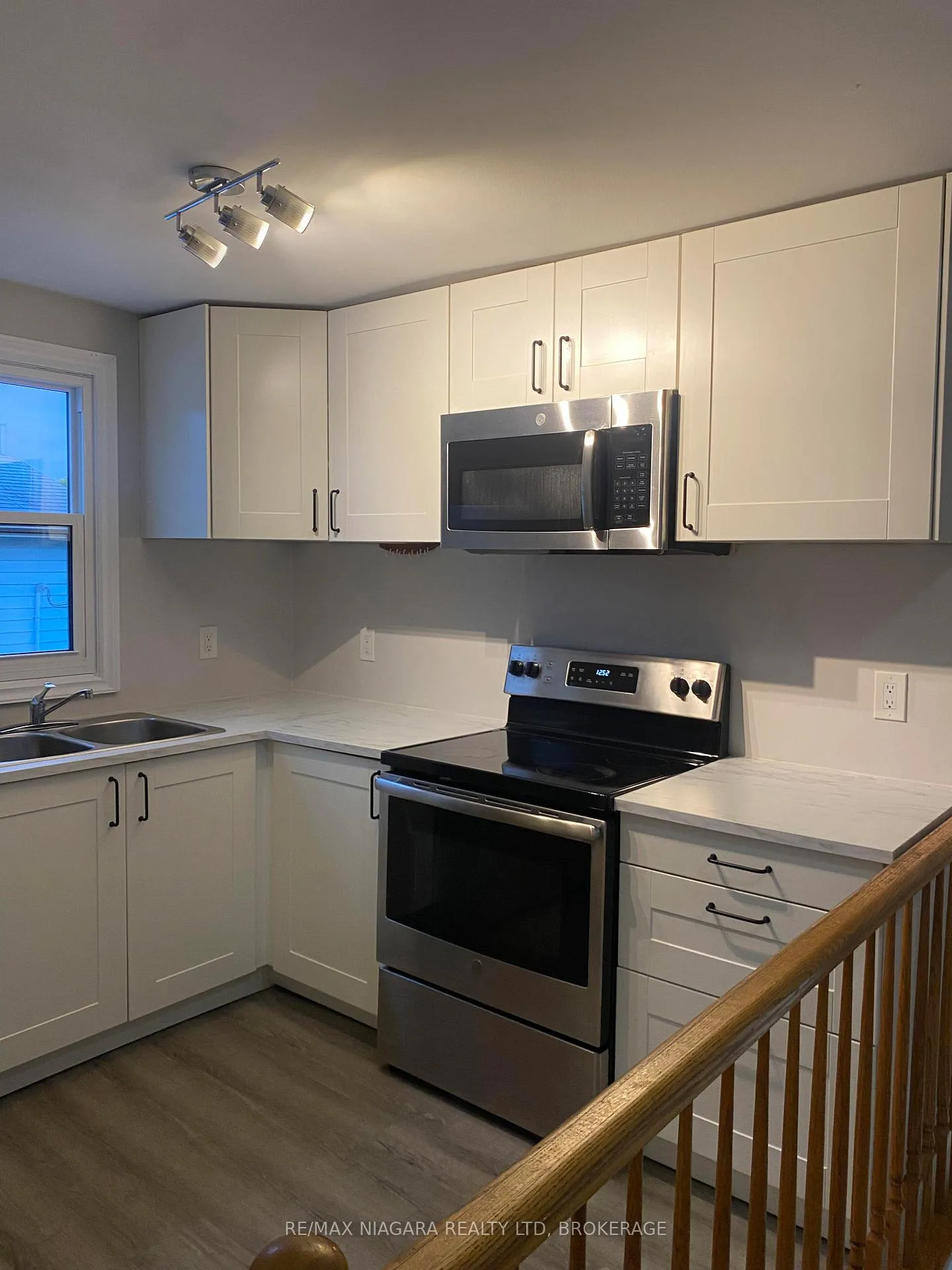 Photo 20 of 42 Vine Street, St. Catharines, E. Chester — HOMEH