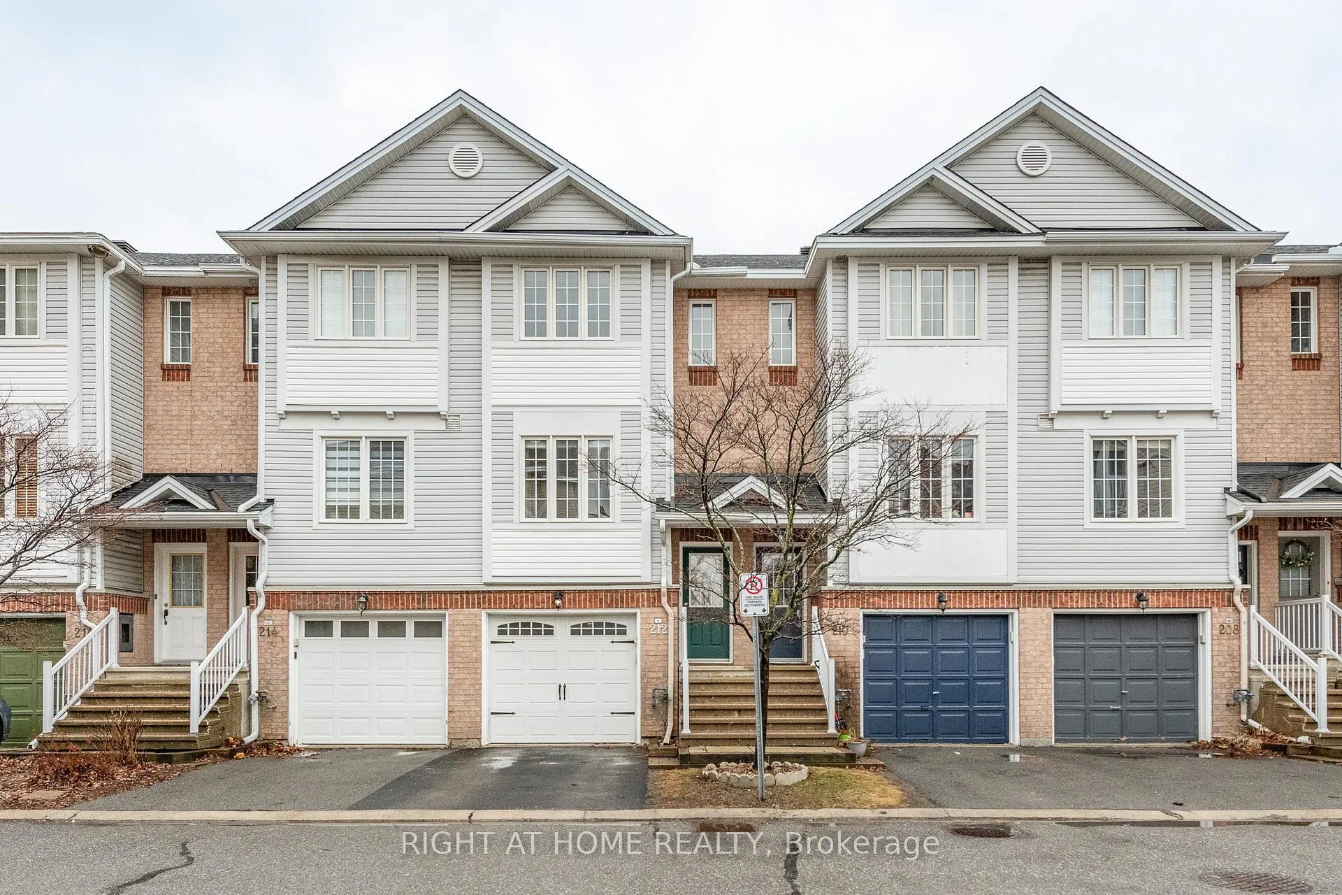 Photo 1 of 212 Rutgers Private, Ottawa, Central Park — HOMEH