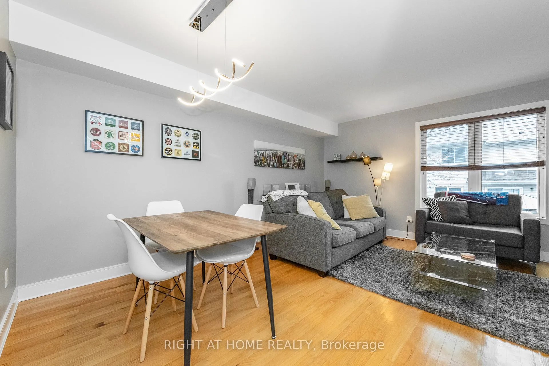 Photo 12 of 212 Rutgers Private, Ottawa, Central Park — HOMEH