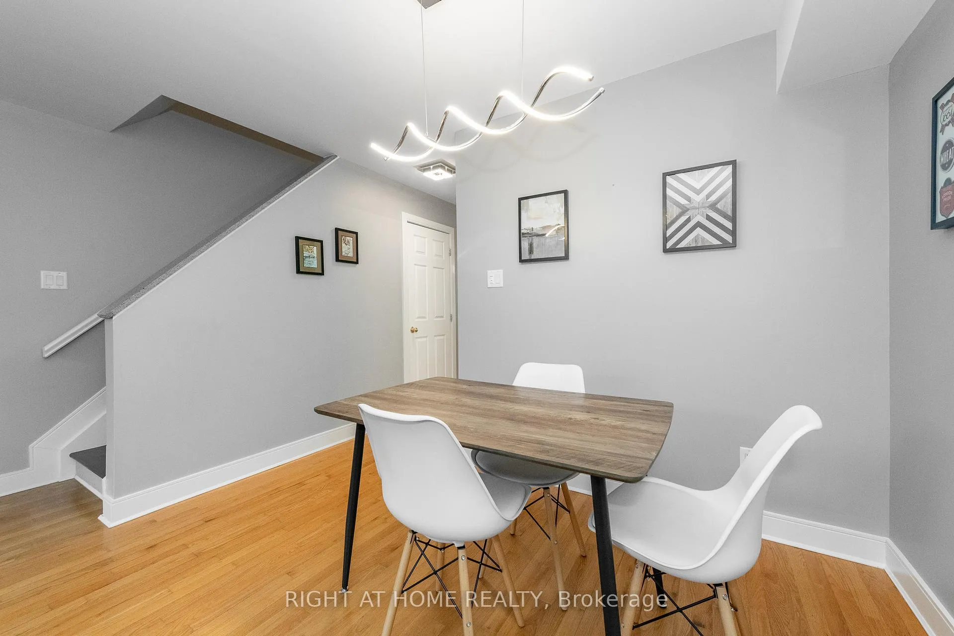 Photo 14 of 212 Rutgers Private, Ottawa, Central Park — HOMEH