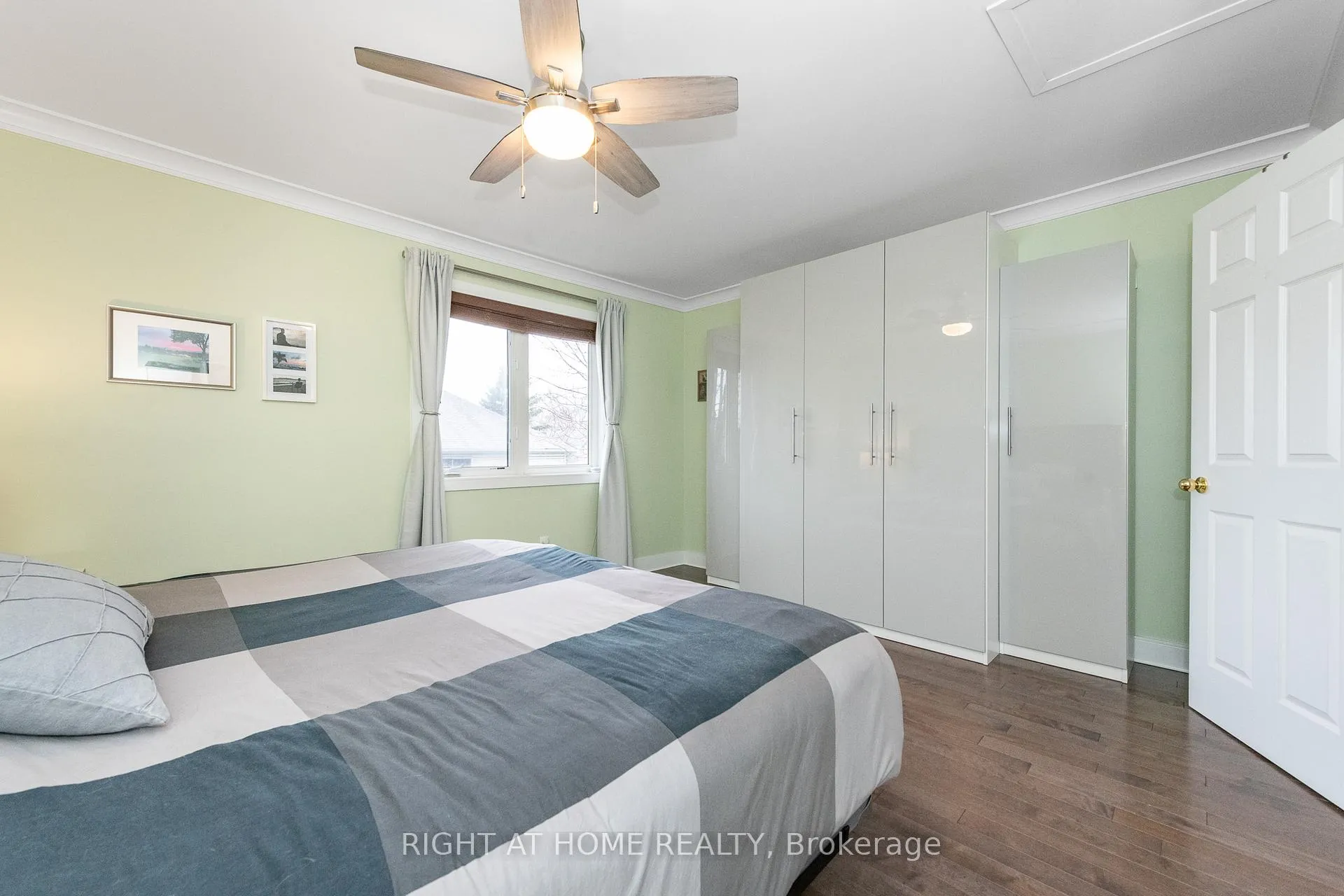 Photo 21 of 212 Rutgers Private, Ottawa, Central Park — HOMEH