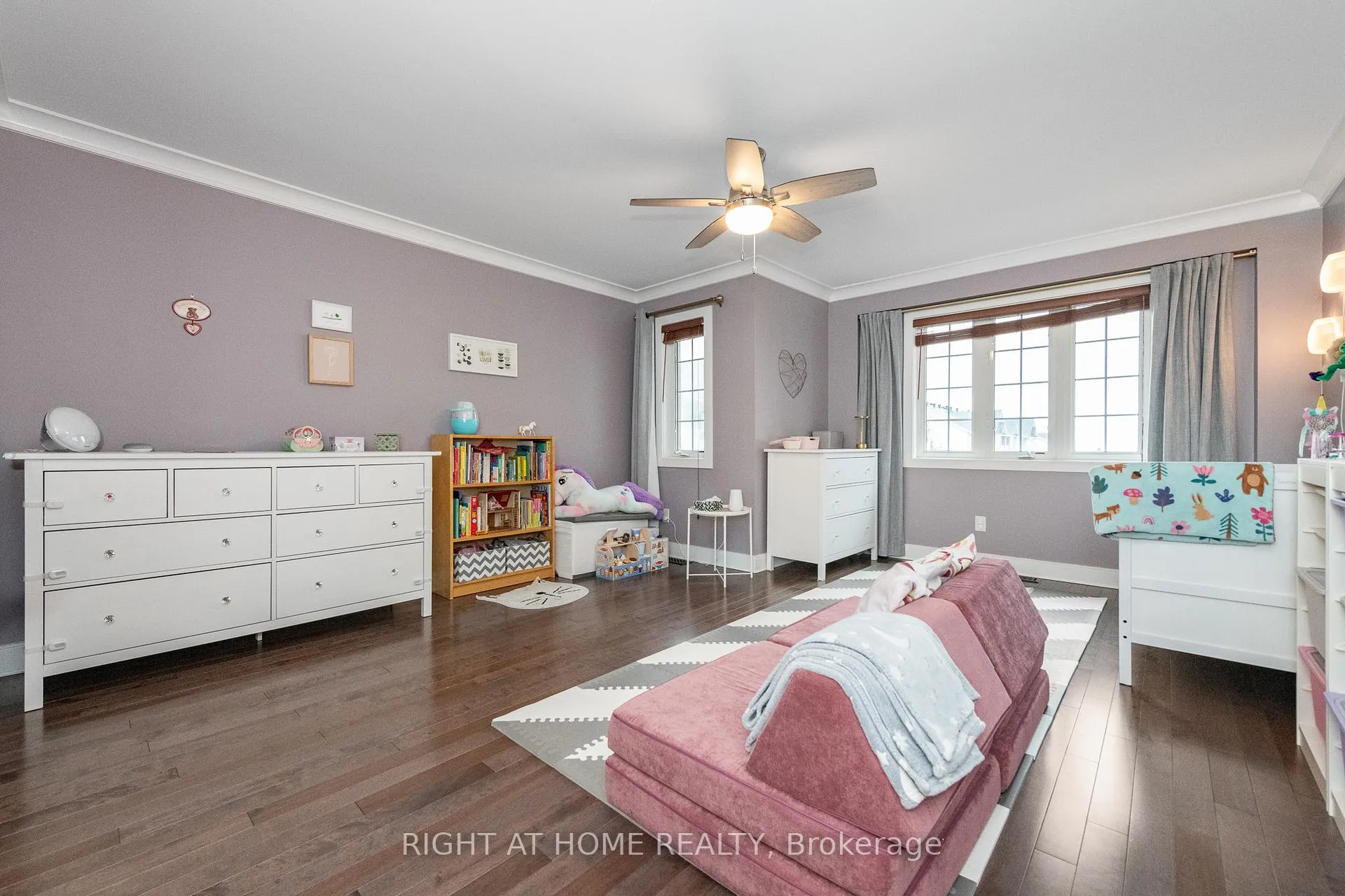 Photo 23 of 212 Rutgers Private, Ottawa, Central Park — HOMEH