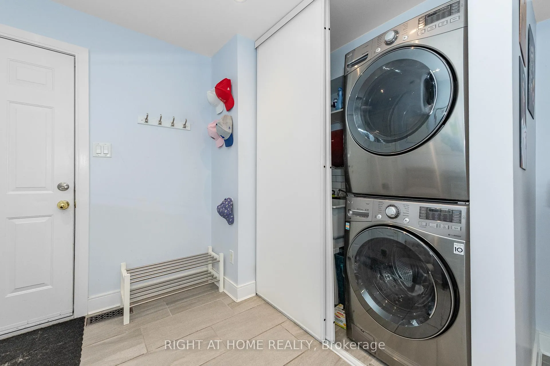 Photo 32 of 212 Rutgers Private, Ottawa, Central Park — HOMEH