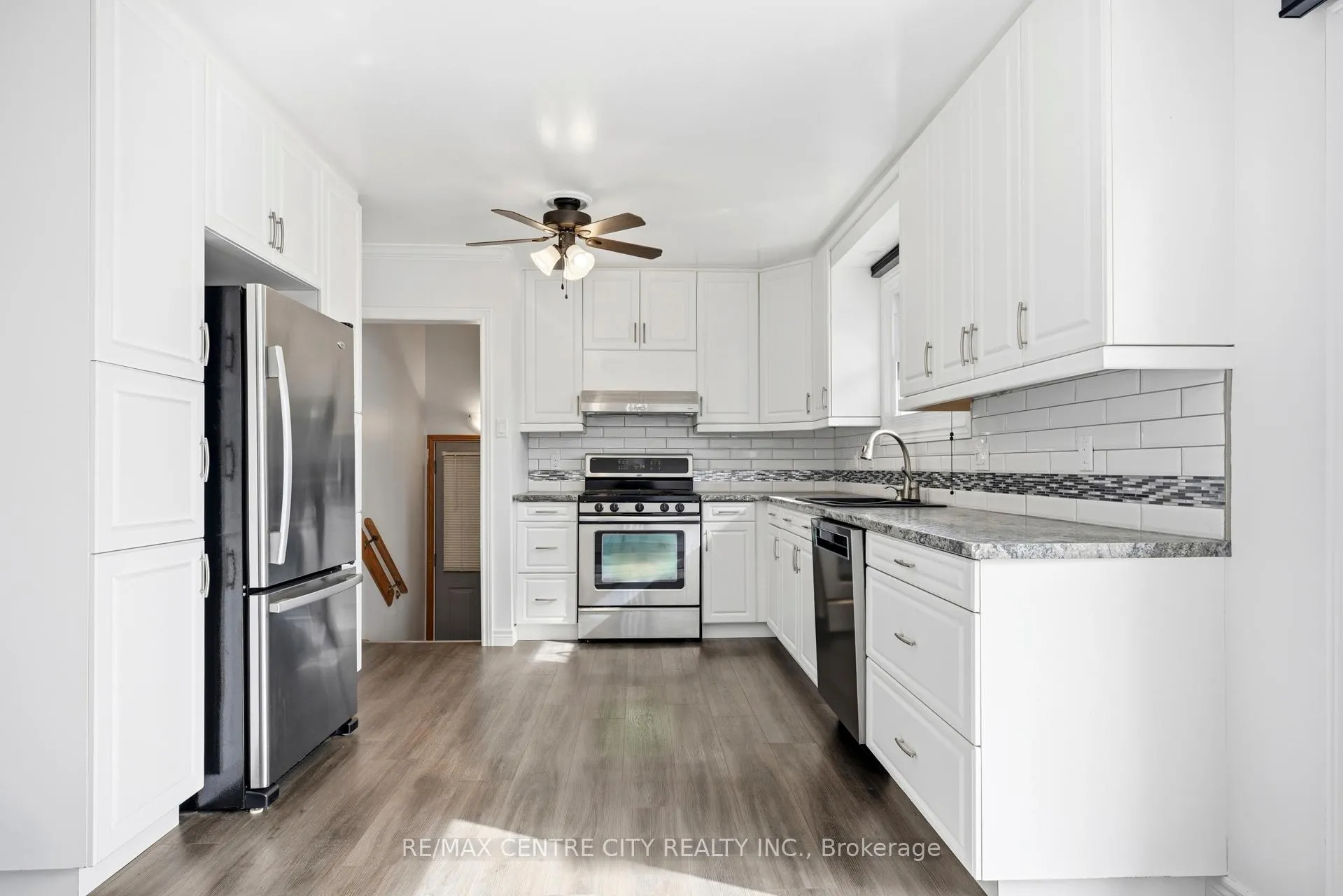 Photo 6 of 72 Elmwood Avenue, St. Thomas — HOMEH