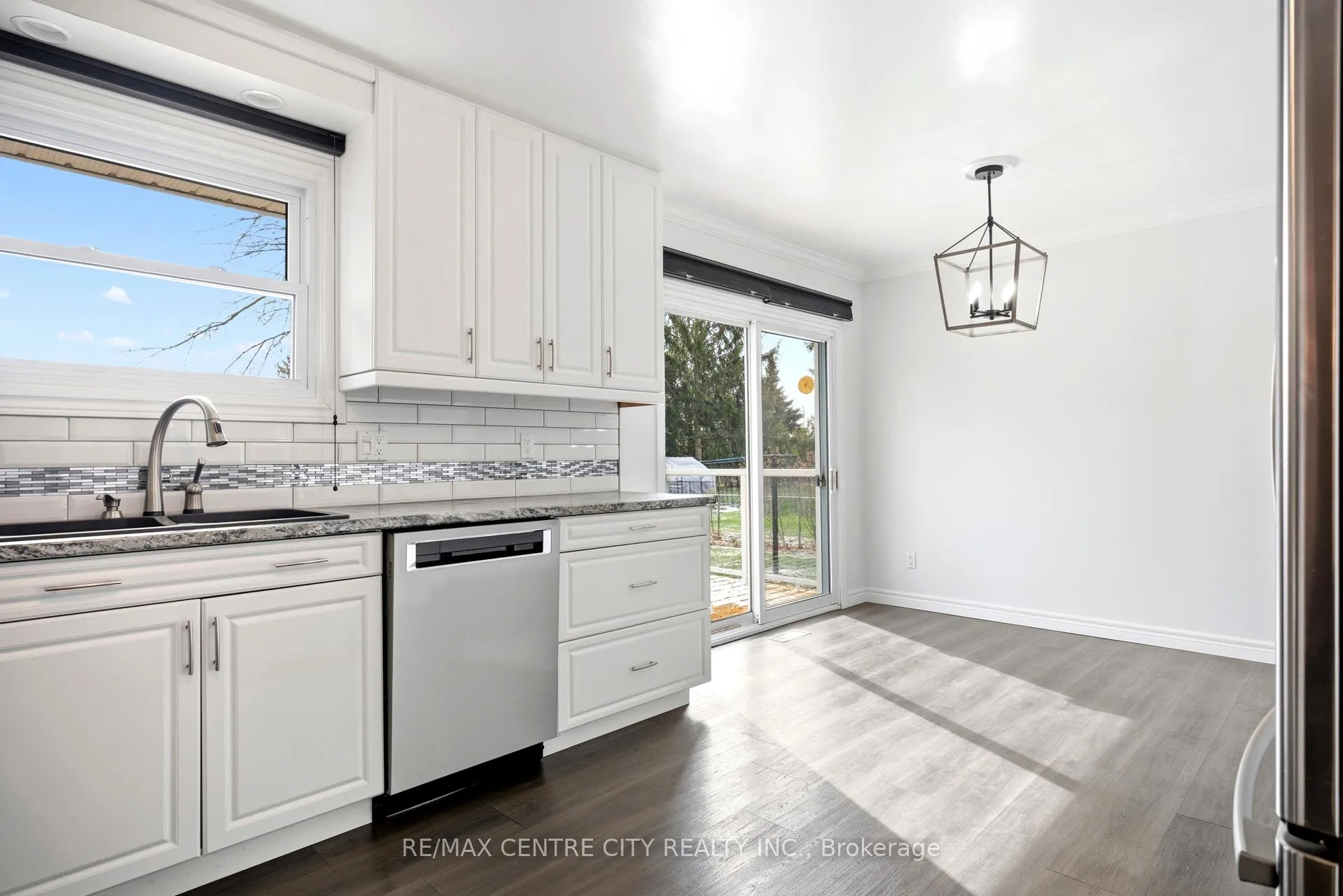 Photo 8 of 72 Elmwood Avenue, St. Thomas — HOMEH
