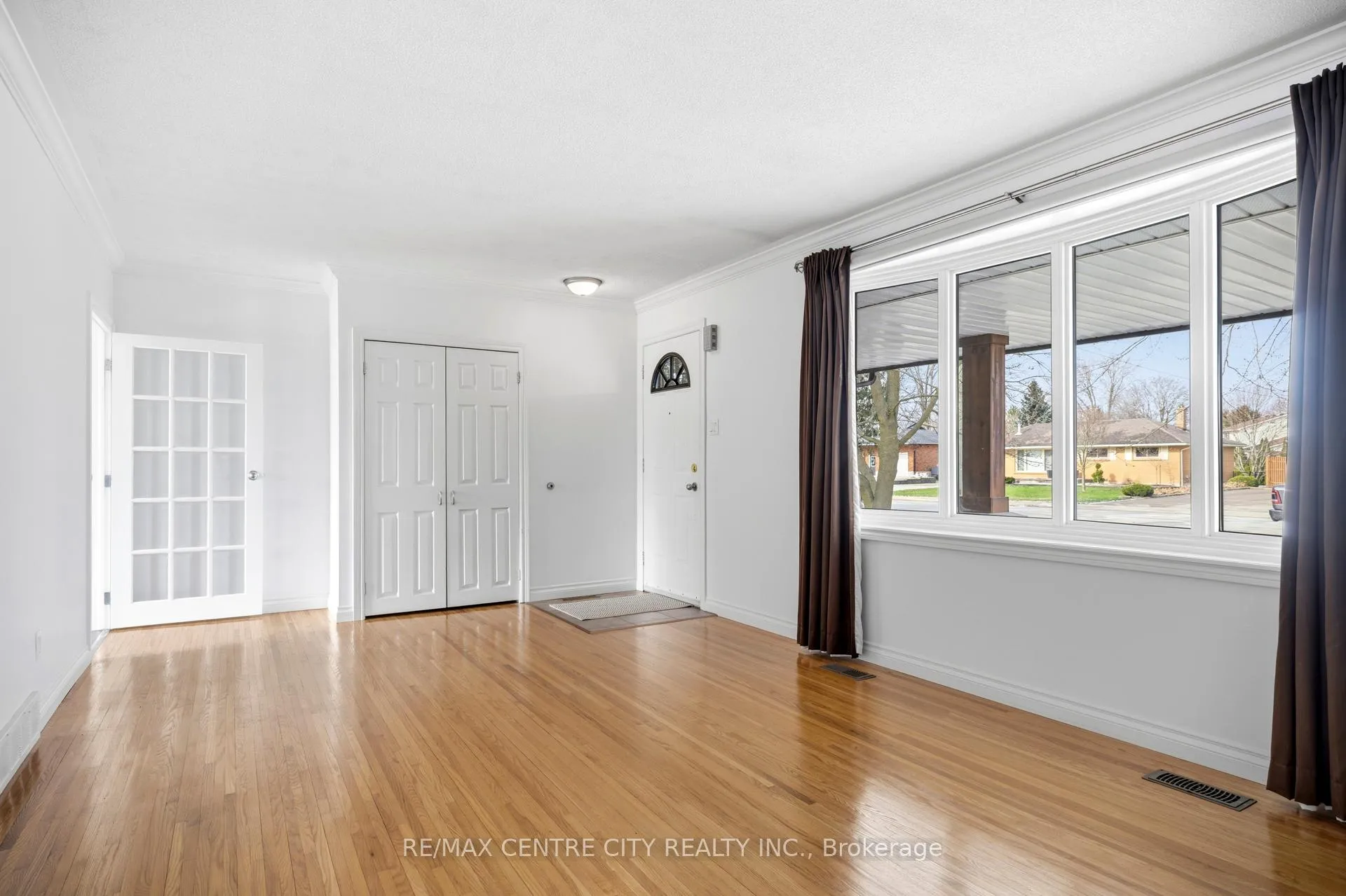 Photo 10 of 72 Elmwood Avenue, St. Thomas — HOMEH